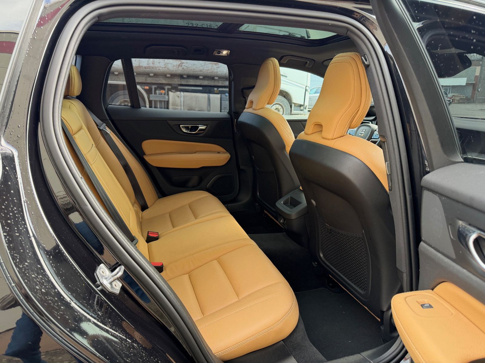 Volvo V60 D4 Inscription FULL-LED+PANORAMADACH+BLIS foto 8