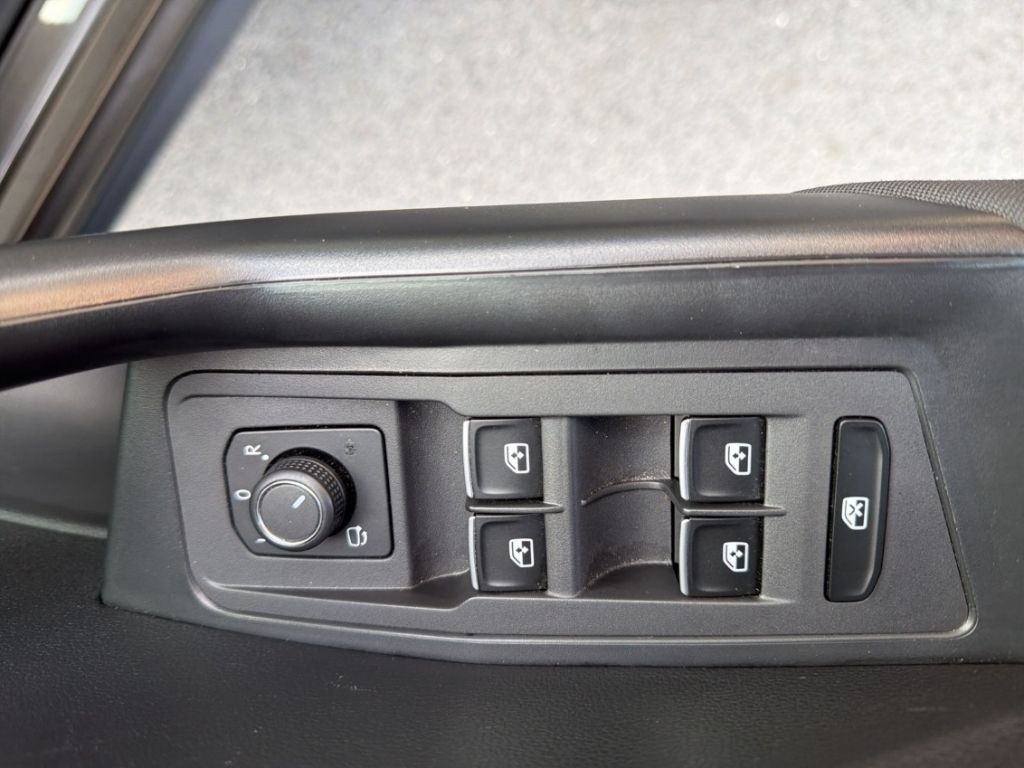 Volkswagen T-Roc 1.5 TSI Sport LED Navi AppConn ACC SHZ PDC foto 17