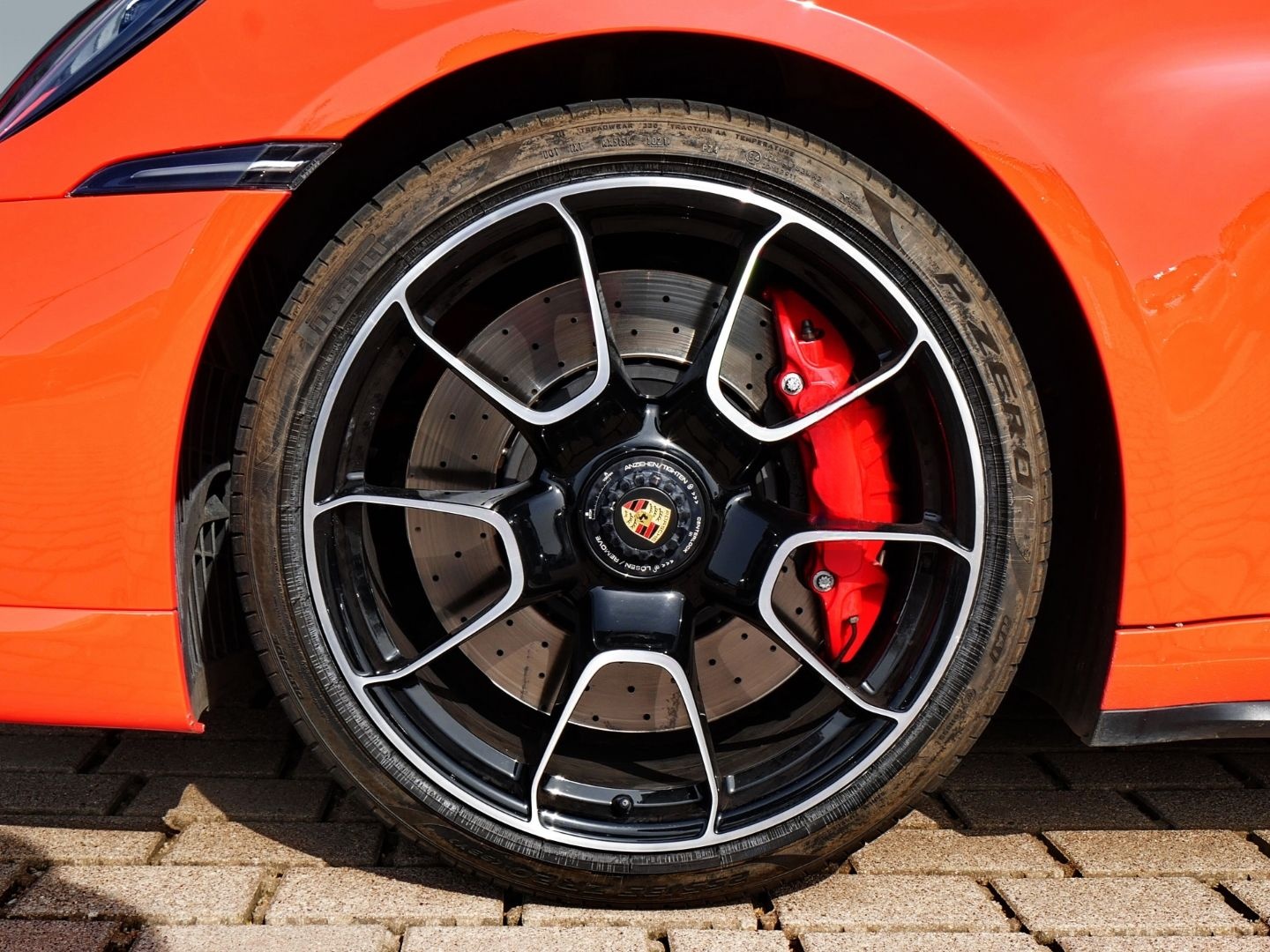 Porsche 911 992 Turbo Cabriolet lava/Burmester/Lift/ foto 23