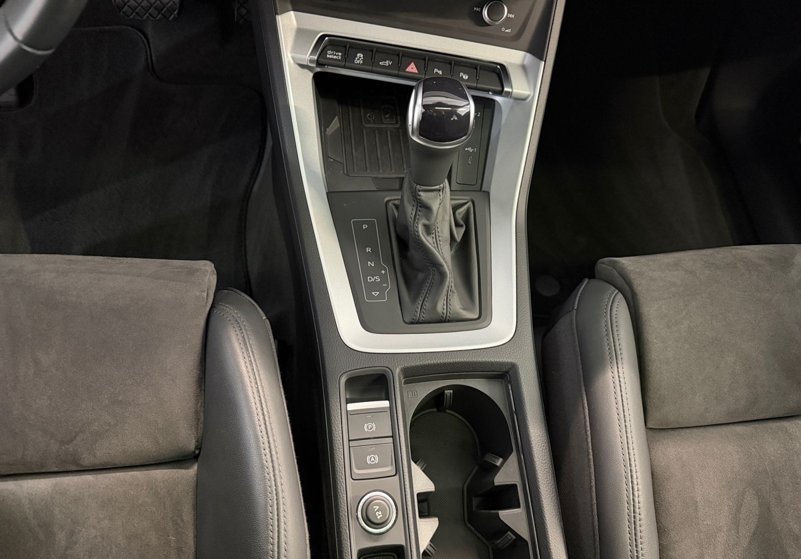 Audi Q3 45 TFSI e S-TR MATRIX+NAVI+SONOS+GRA+AHK+PANO foto 18