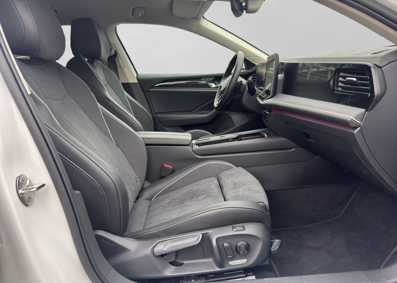 Volkswagen Passat Variant 1.5 eTSI DSG BUSINESS LM17 ASSIST foto 4