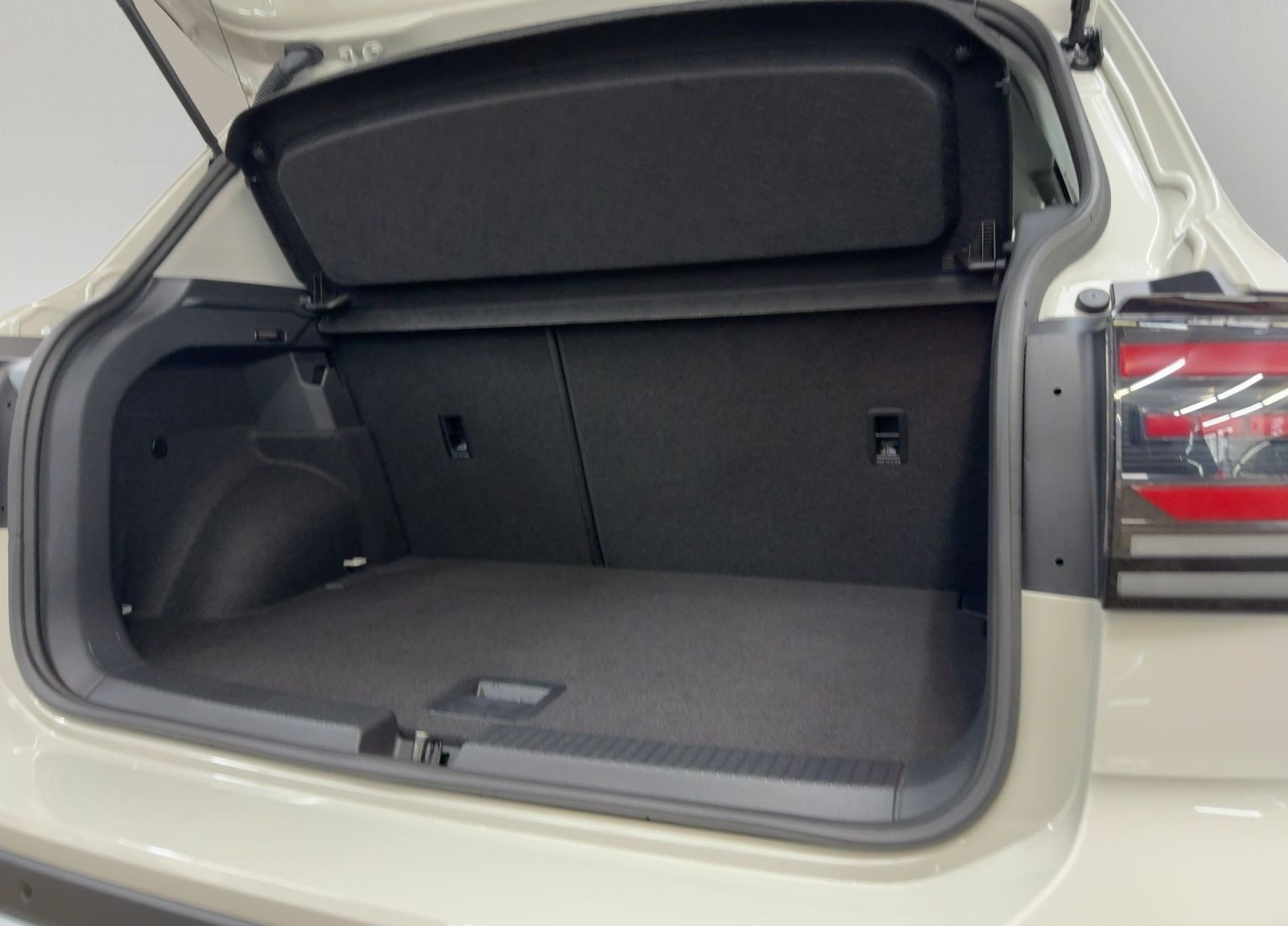Volkswagen T-Cross GOAL 1.0 TSI LED NAV PDC SHZ DAB+ TRAVEL foto 8