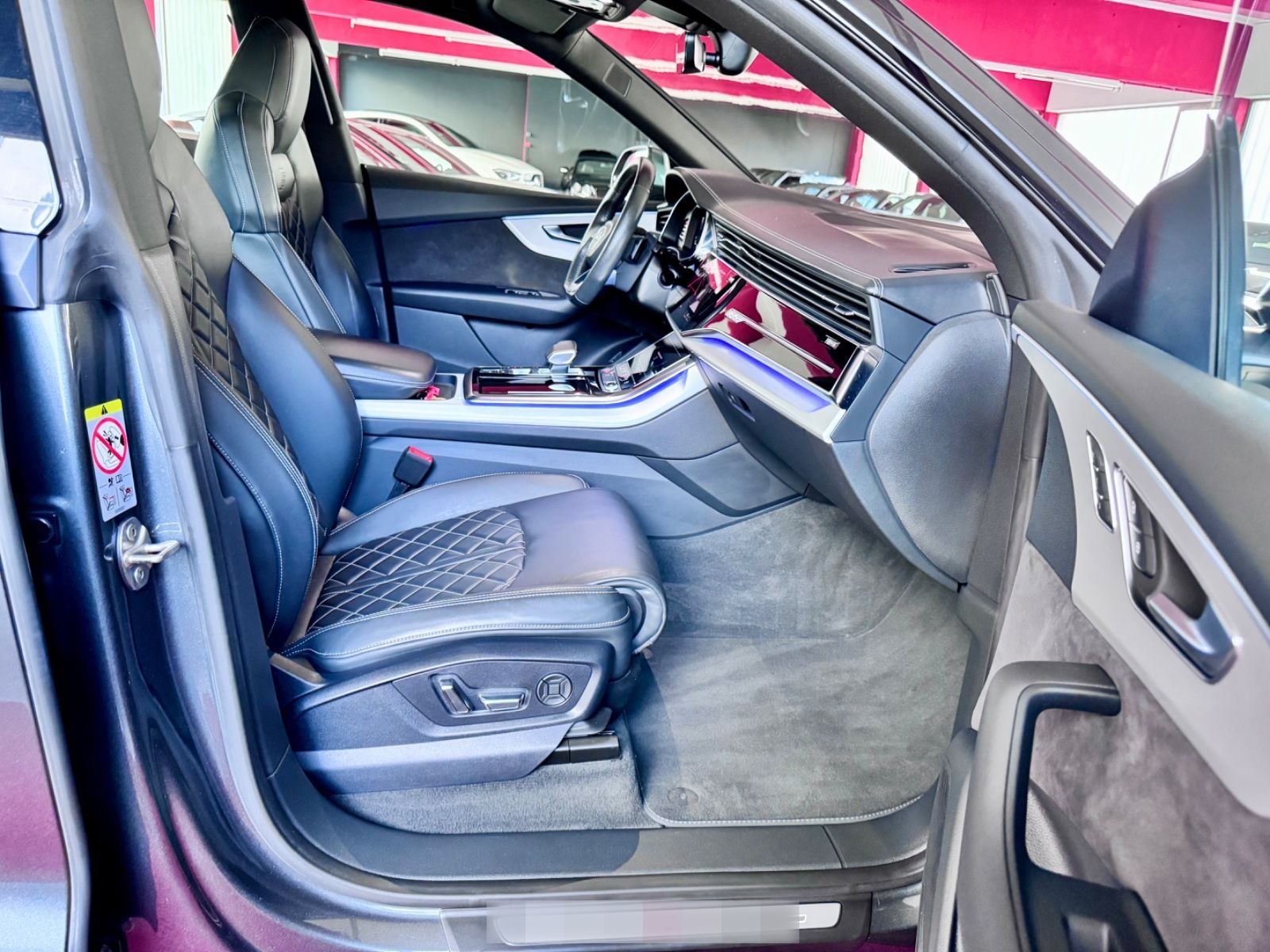 Audi SQ8 TDI Matrix 360° Raute ACC Luft B&O Keyles 22 foto 21
