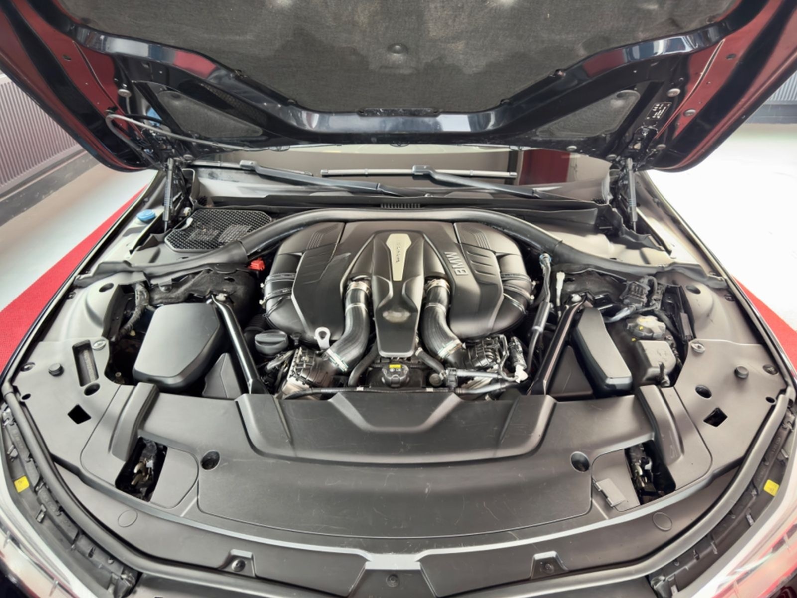 BMW 750i M Sport Laser Bowers Individual Sportabgas foto 35