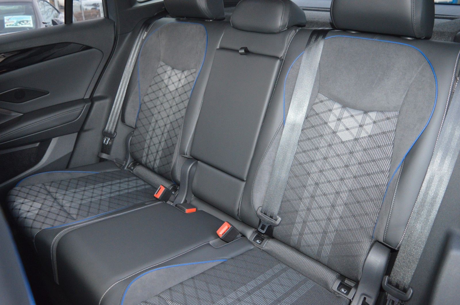 Volkswagen Tiguan 2.0 TDI 4Motion R-Line, AHK, Matrix, 20" foto 11