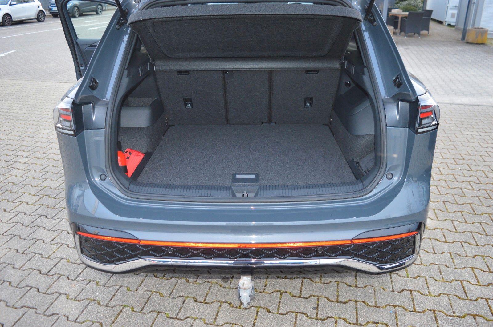 Volkswagen Tiguan 2.0 TDI 4Motion R-Line, AHK, Matrix, 20" foto 14