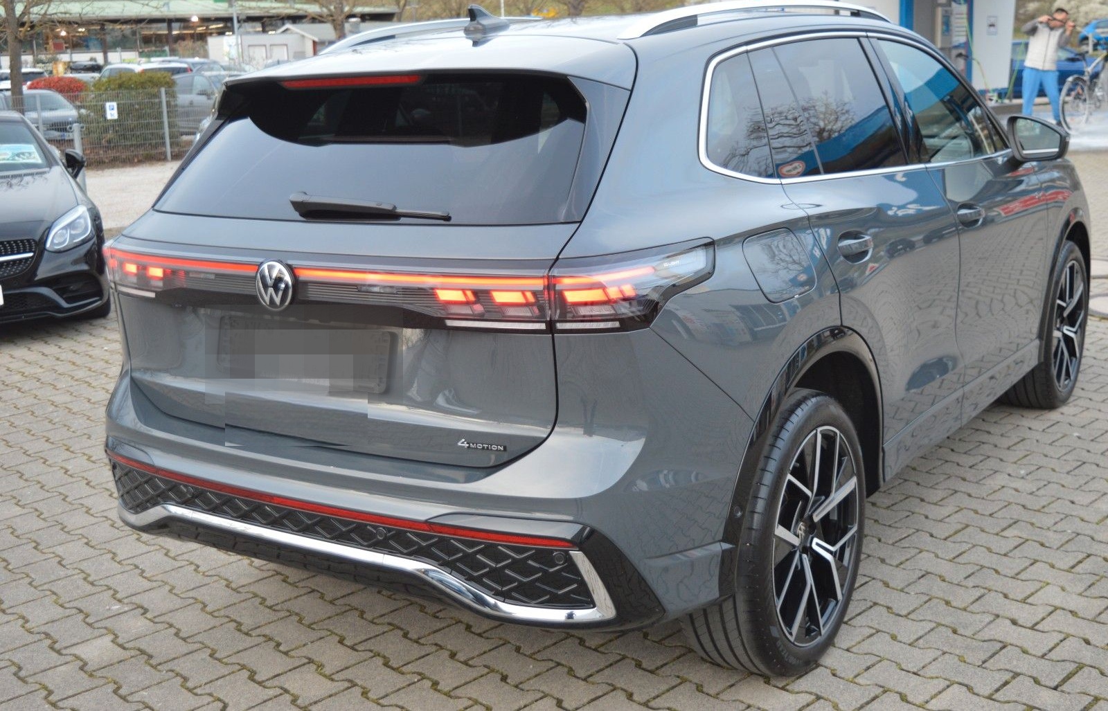 Volkswagen Tiguan 2.0 TDI 4Motion R-Line, AHK, Matrix, 20" foto 6