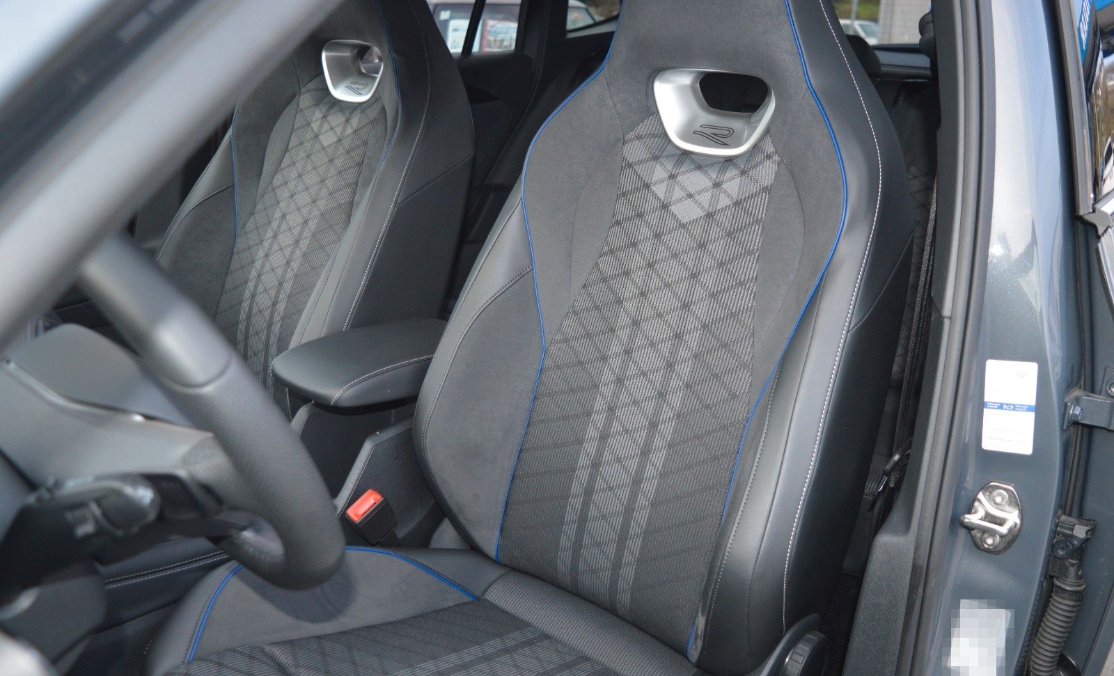 Volkswagen Tiguan 2.0 TDI 4Motion R-Line, AHK, Matrix, 20" foto 8