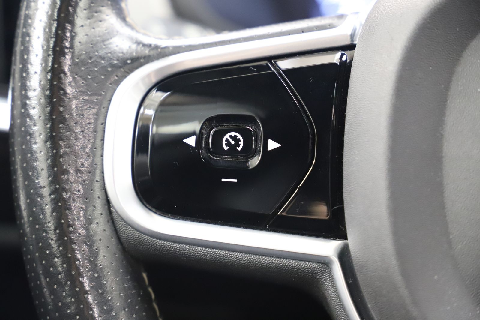 Volvo S90 2.0 T6 320PS AWD R Design HUD ACC Carplay foto 24