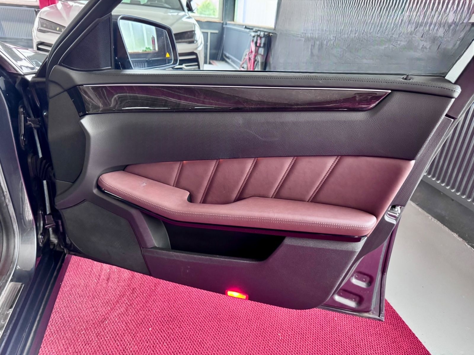 Mercedes-Benz E 500 T 4Matic Distronic Airmatic Pano 360° foto 27