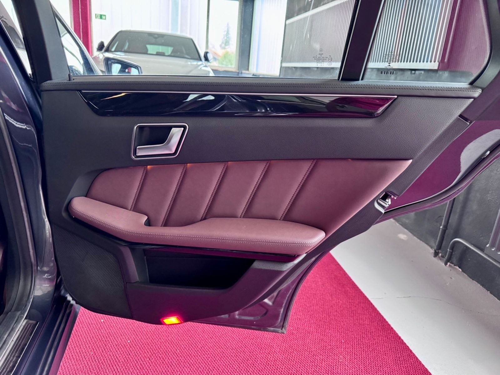 Mercedes-Benz E 500 T 4Matic Distronic Airmatic Pano 360° foto 33