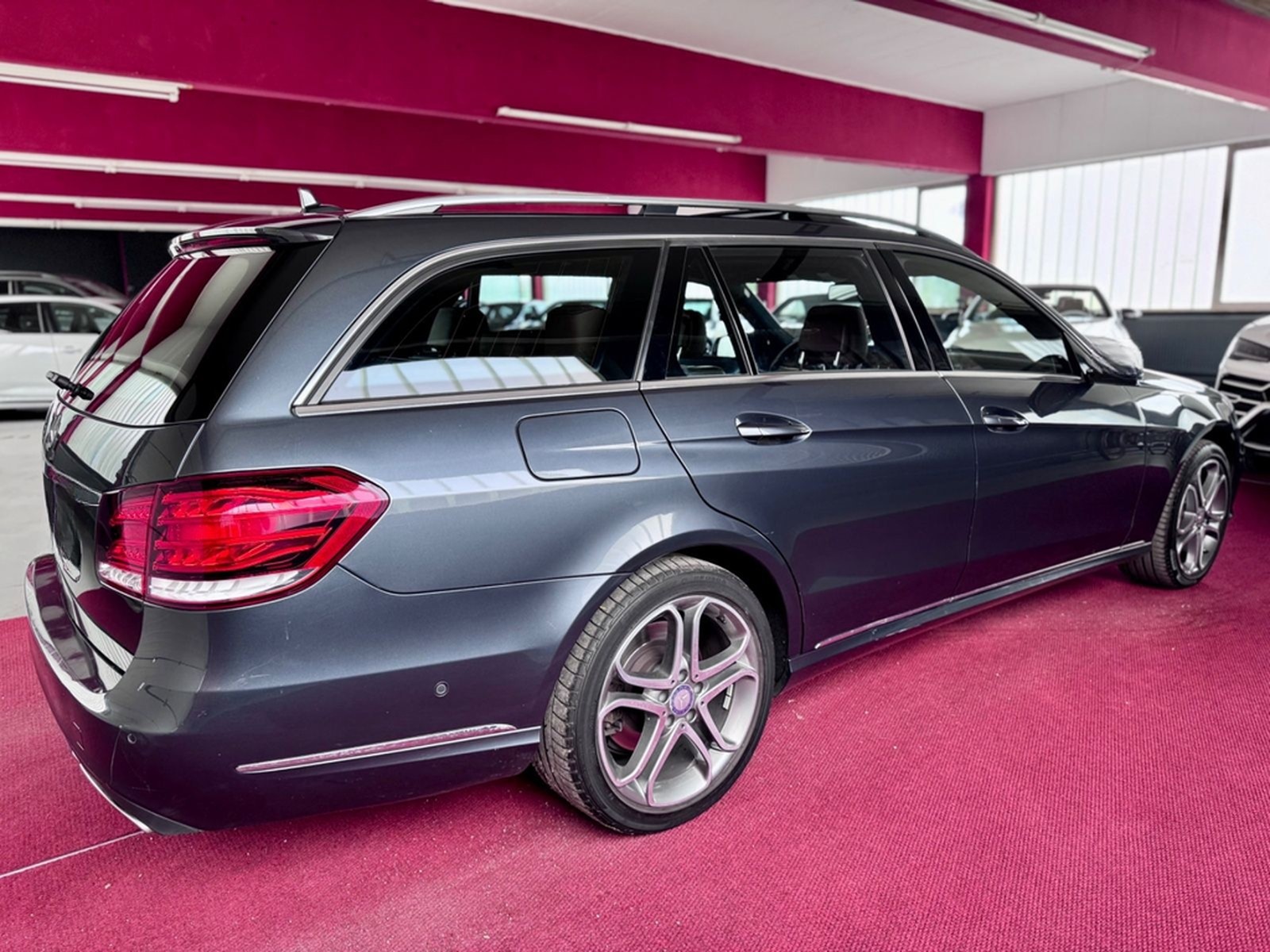 Mercedes-Benz E 500 T 4Matic Distronic Airmatic Pano 360° foto 6