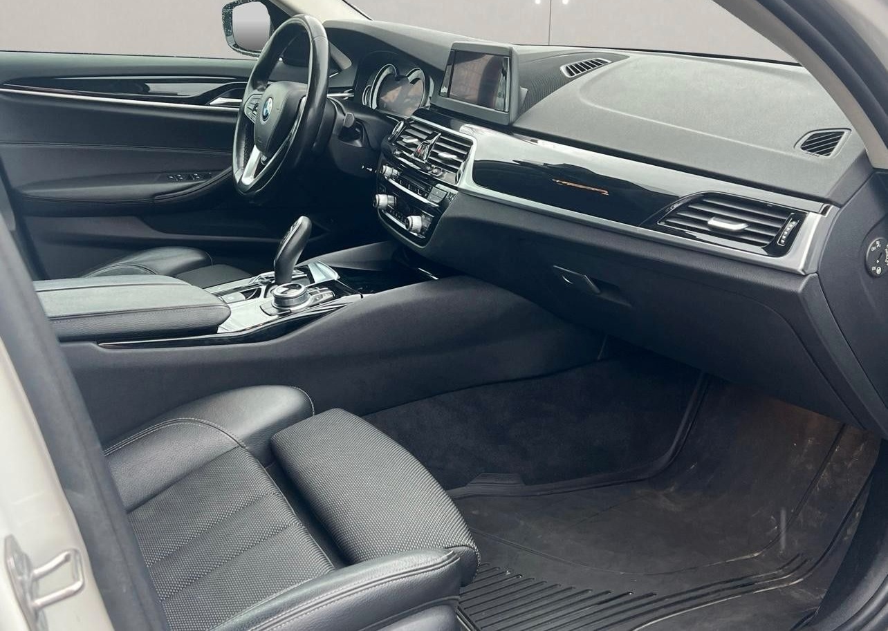 BMW 530 5 Touring 530 i Sport Line foto 14