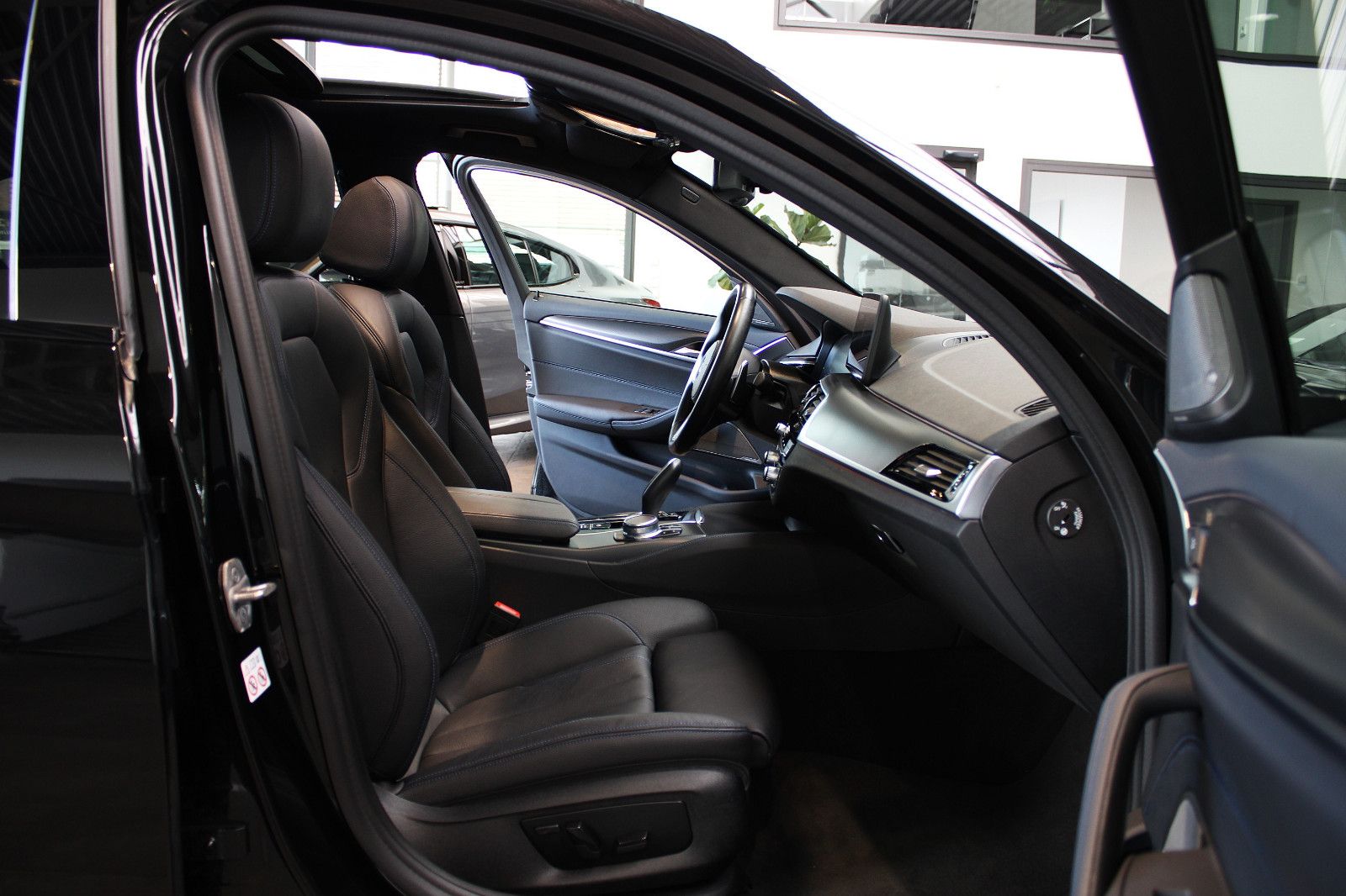 BMW 540D XDRIVE M SPORT 100% BLACK SHADOW INDIVIDUAL foto 11