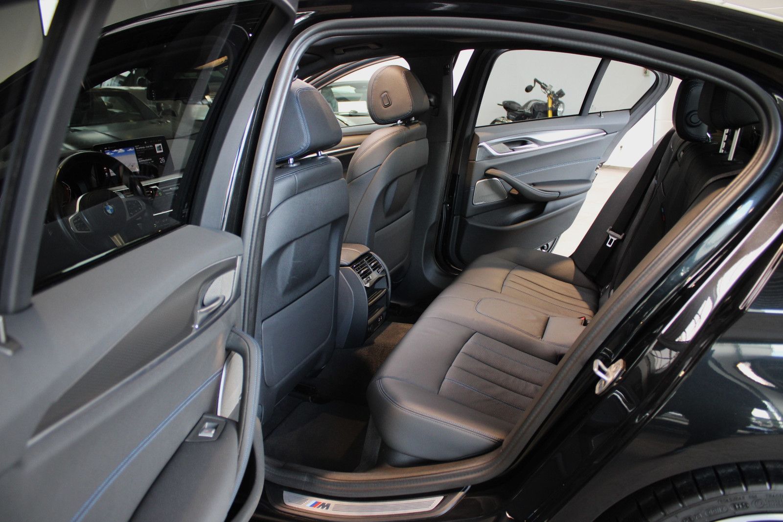 BMW 540D XDRIVE M SPORT 100% BLACK SHADOW INDIVIDUAL foto 20