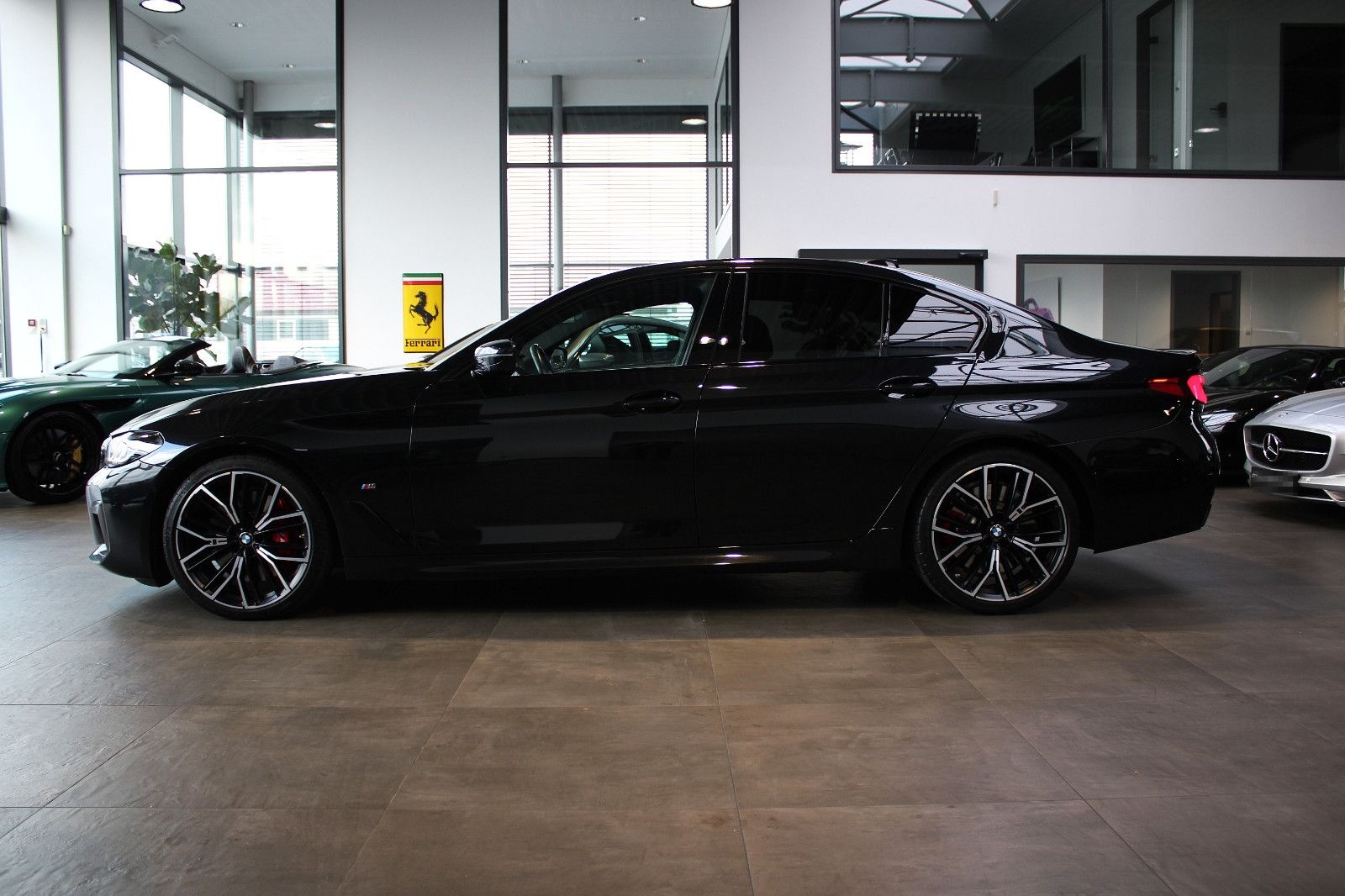 BMW 540D XDRIVE M SPORT 100% BLACK SHADOW INDIVIDUAL foto 3