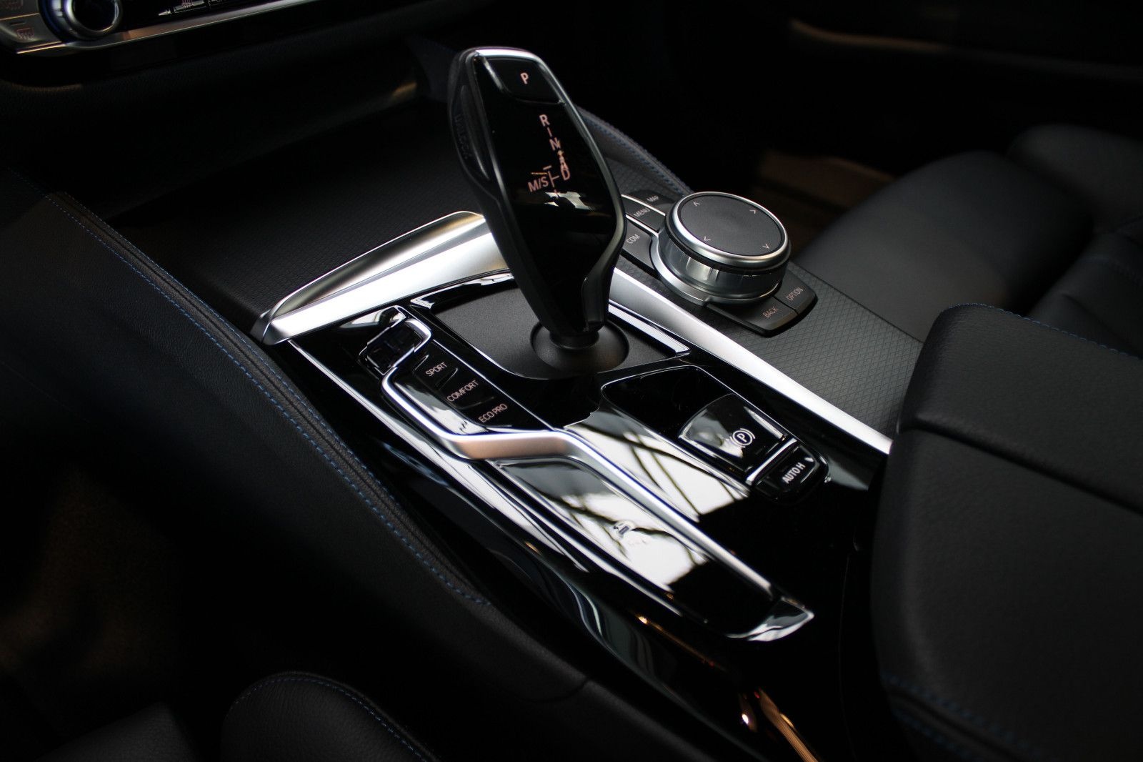 BMW 540D XDRIVE M SPORT 100% BLACK SHADOW INDIVIDUAL foto 8