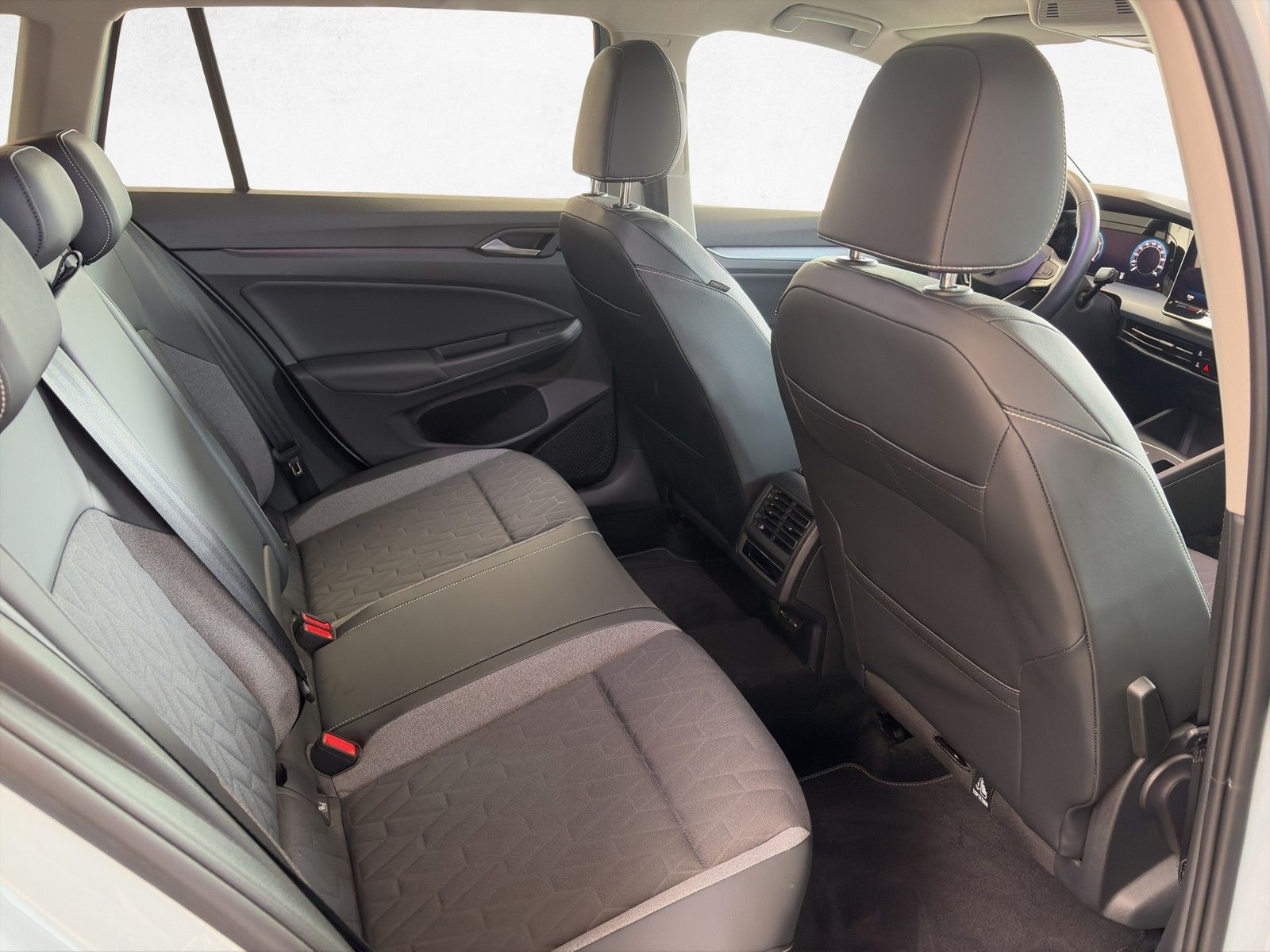 Volkswagen Golf Variant Life 1.5 eTSI DSG /CarPlay/AHK/LED foto 9