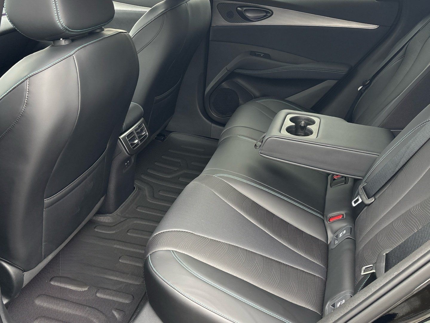 BYD SEAL 6 DM-i Boost foto 13