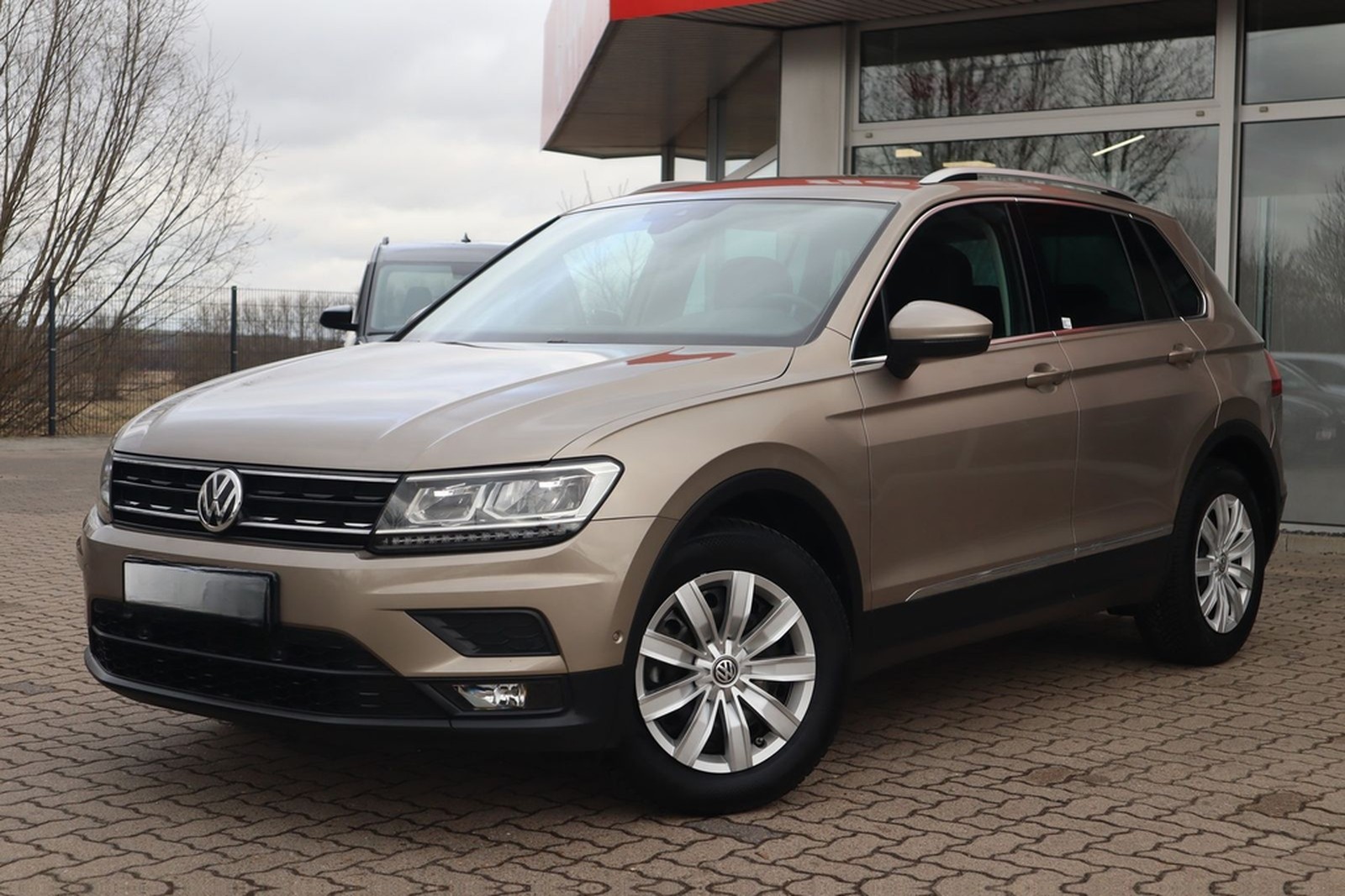 Volkswagen Tiguan 1.5 TSI AAC LED SHZ Navi ErgoActiv ACC Al foto 2