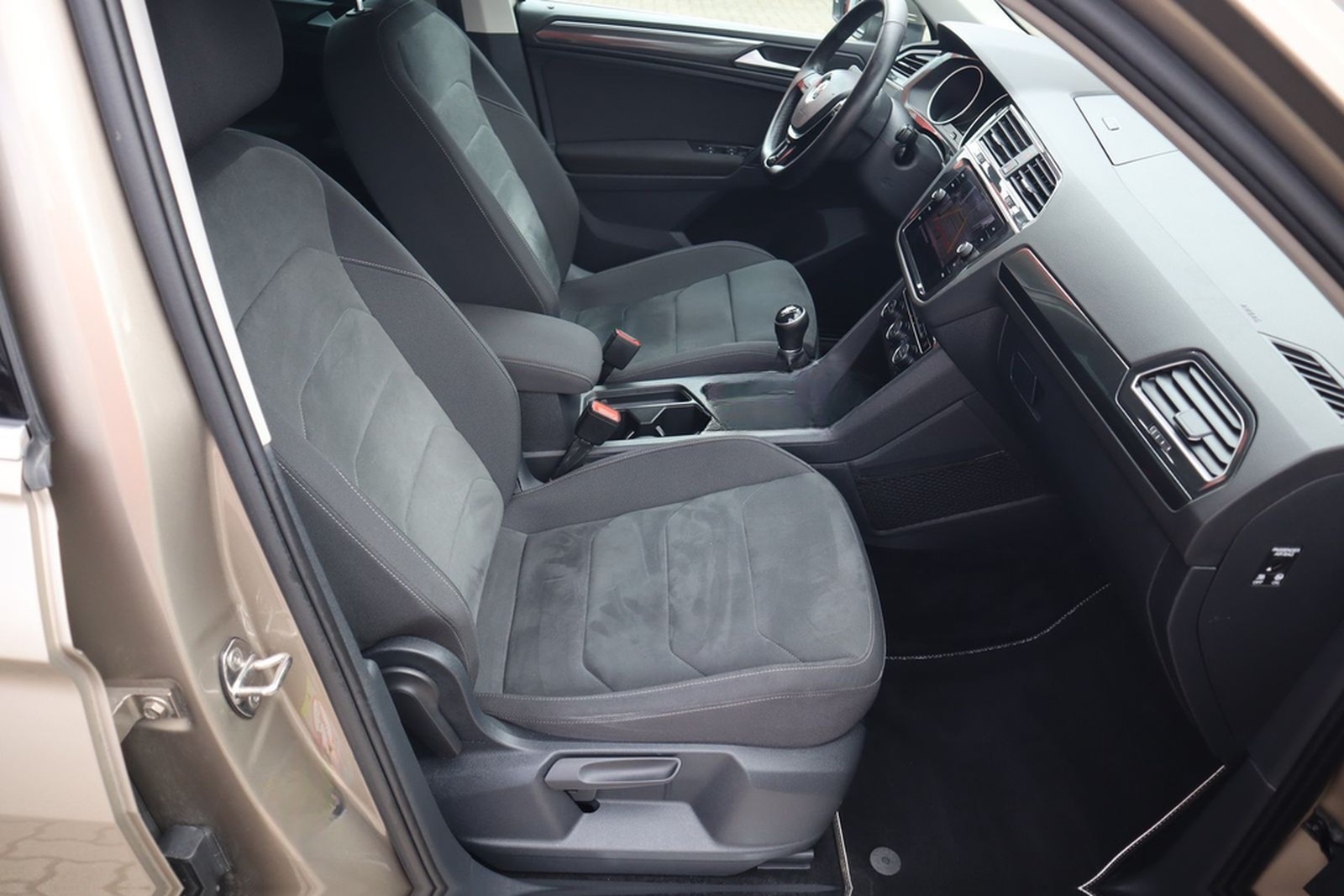 Volkswagen Tiguan 1.5 TSI AAC LED SHZ Navi ErgoActiv ACC Al foto 31
