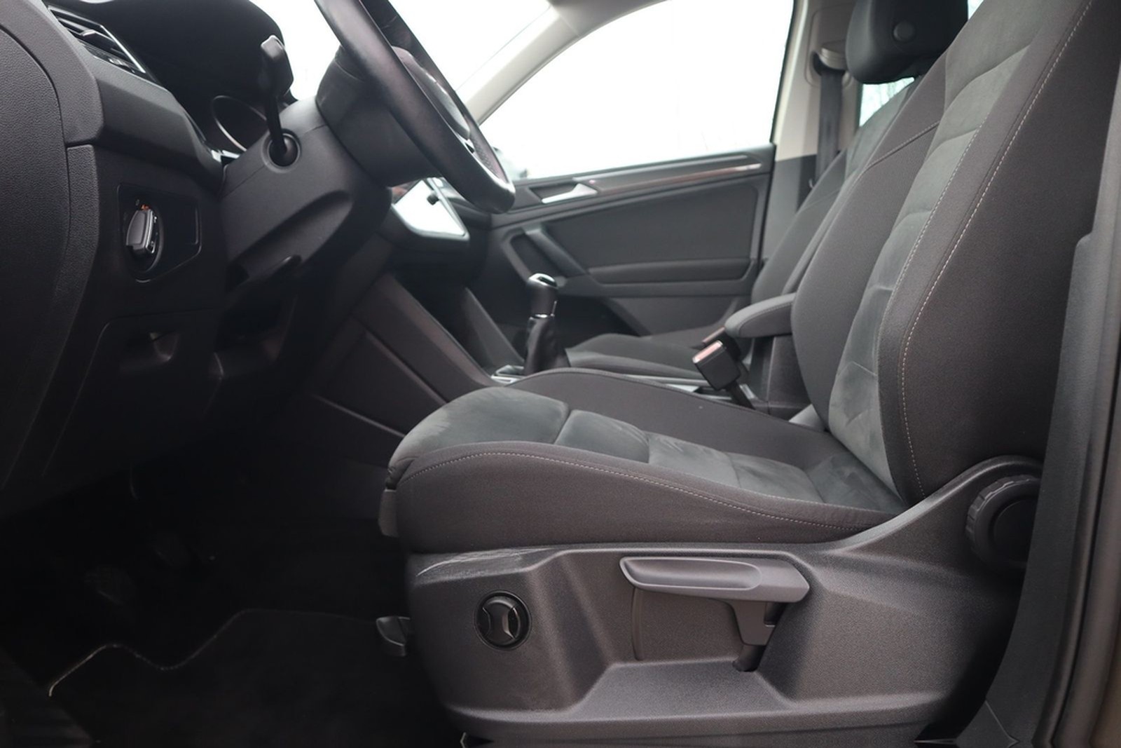 Volkswagen Tiguan 1.5 TSI AAC LED SHZ Navi ErgoActiv ACC Al foto 9