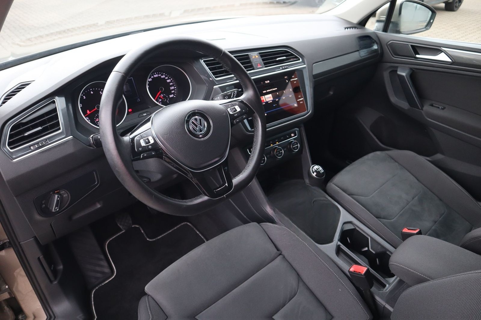 Volkswagen Tiguan 1.5 TSI AAC LED SHZ Navi ErgoActiv ACC Al foto 10