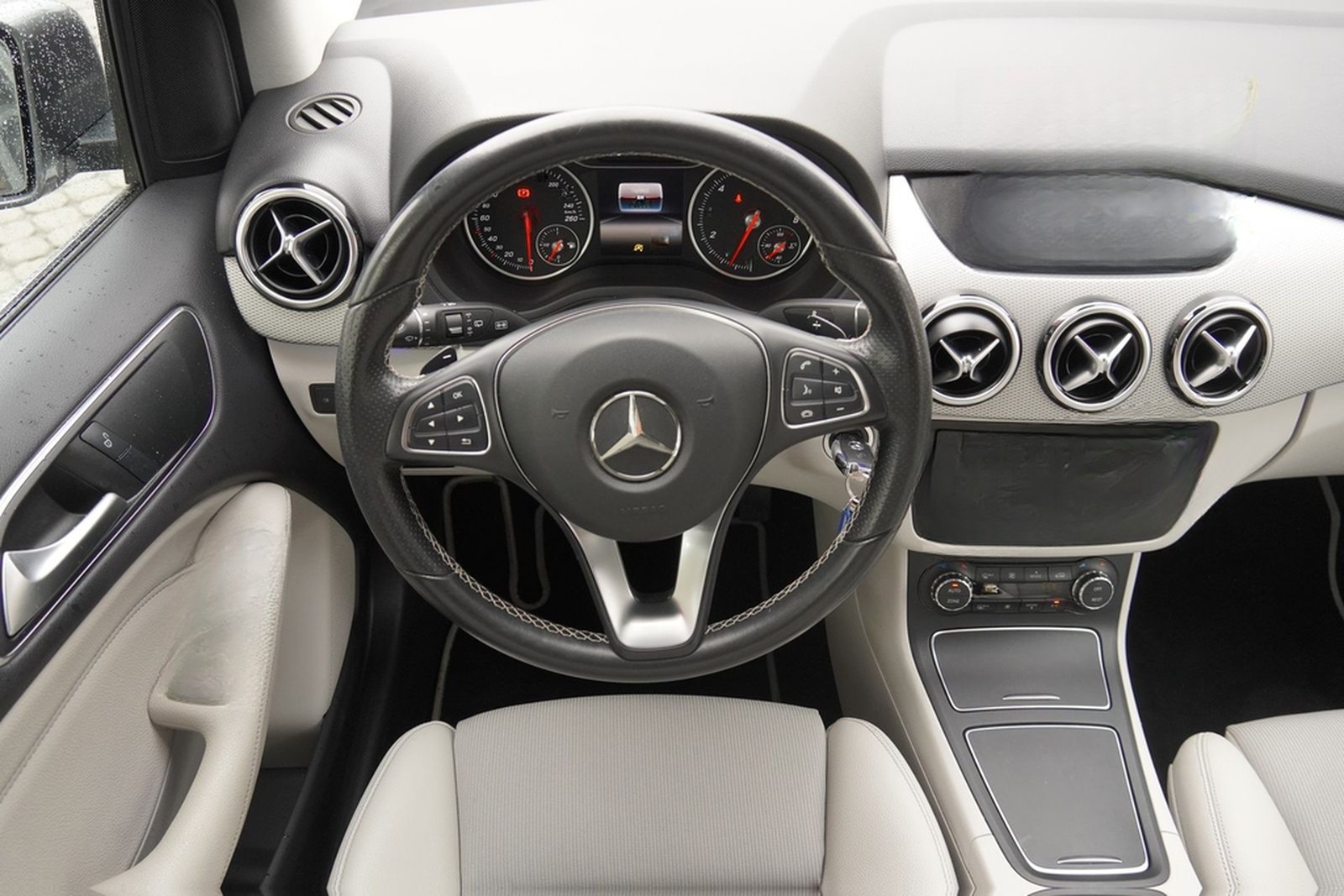Mercedes-Benz B220 Urban 4Matic LED Navi Totwinkel Kamera SHZ foto 14