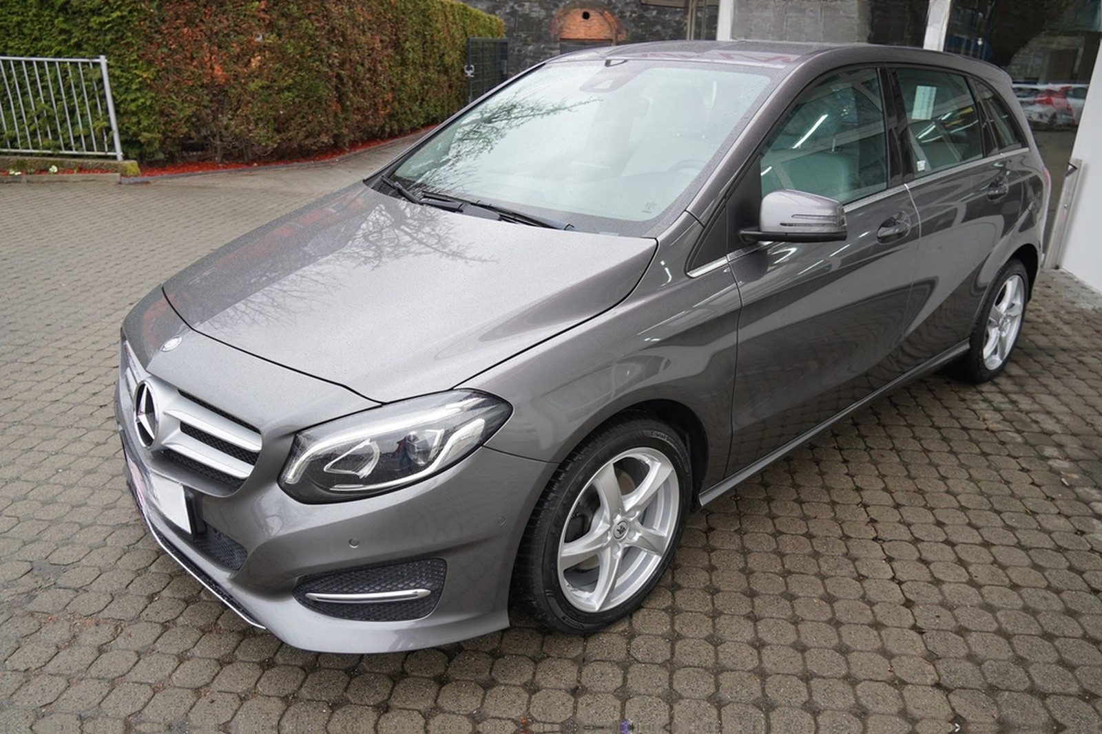Mercedes-Benz B220 Urban 4Matic LED Navi Totwinkel Kamera SHZ foto 3
