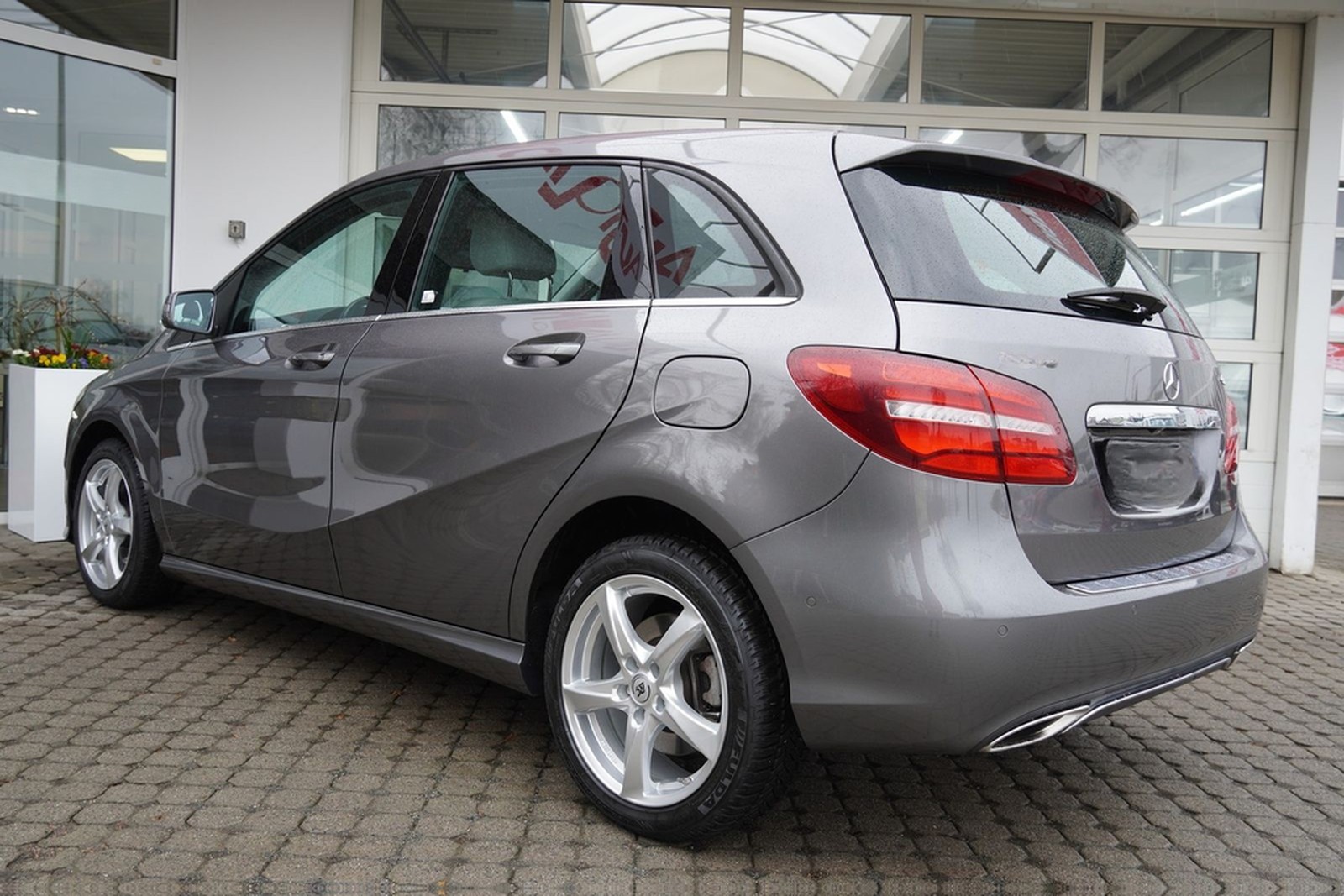 Mercedes-Benz B220 Urban 4Matic LED Navi Totwinkel Kamera SHZ foto 4