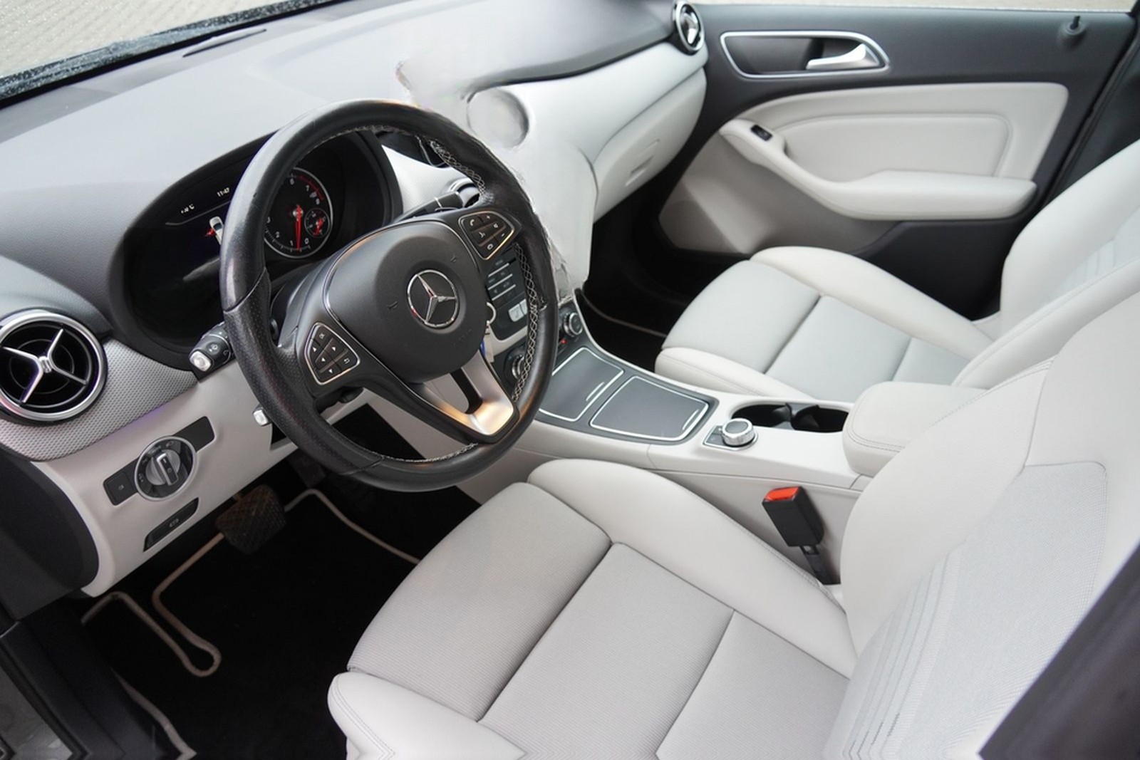 Mercedes-Benz B220 Urban 4Matic LED Navi Totwinkel Kamera SHZ foto 10