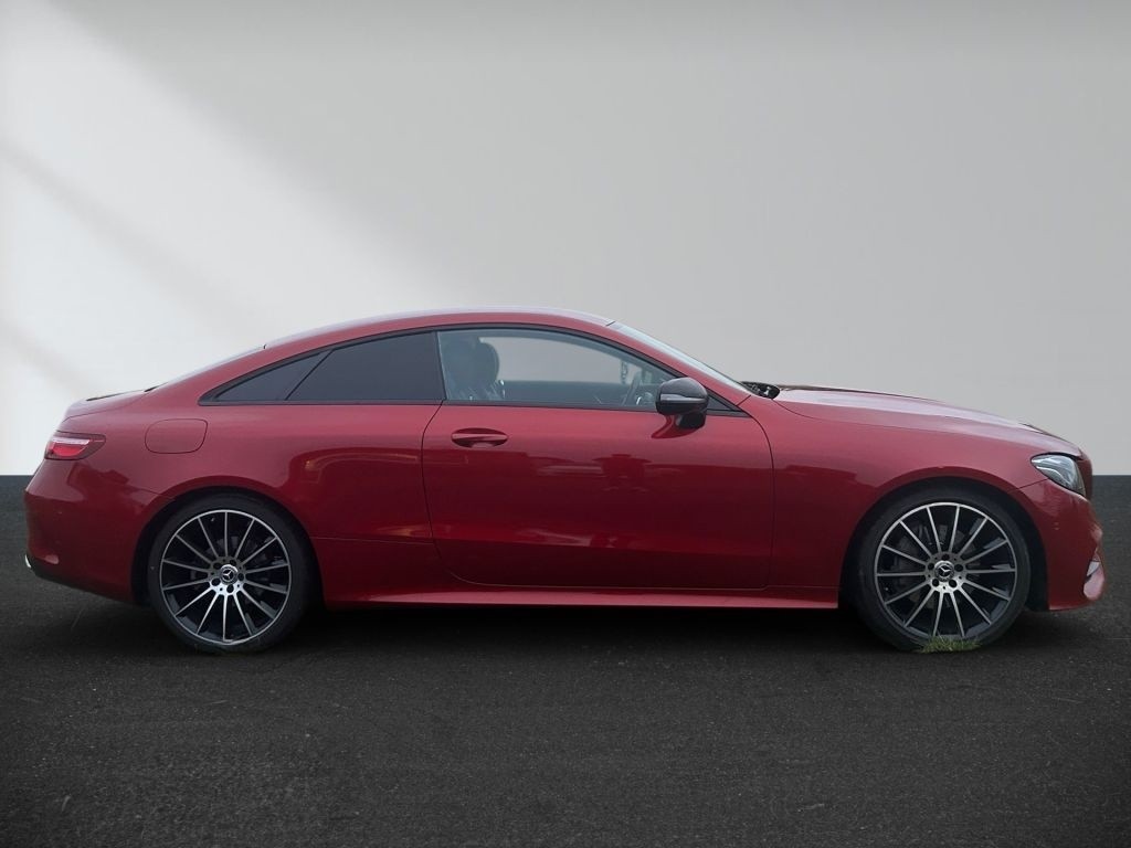 Mercedes-Benz E 200 Coupe 9G-TRONIC AMG Line foto 3
