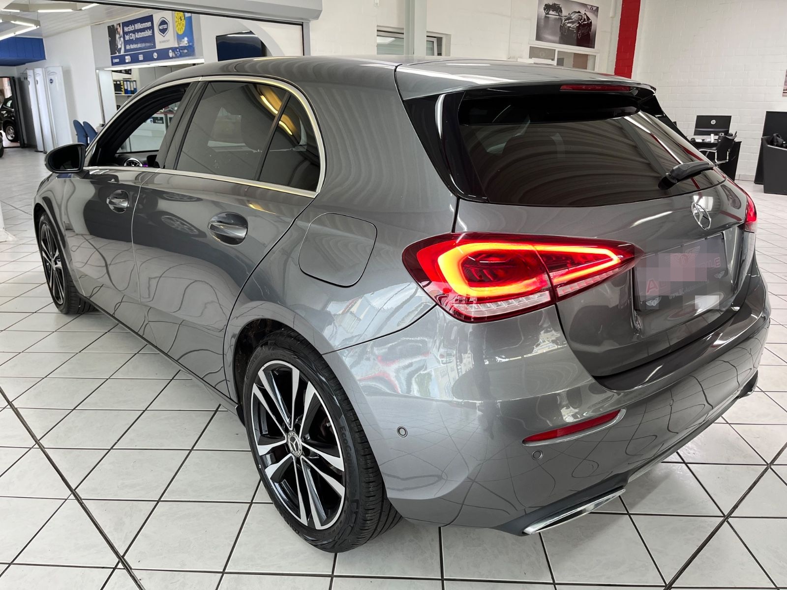 Mercedes-Benz A 200 Edition19 KEYLESS LED NAVI AMBIENTE KAMERA foto 5
