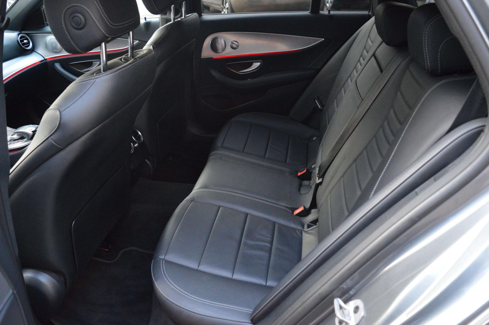 Mercedes-Benz E 300 E-Klasse T-Modell Hybrid de T 9G-TRONIC Av foto 11