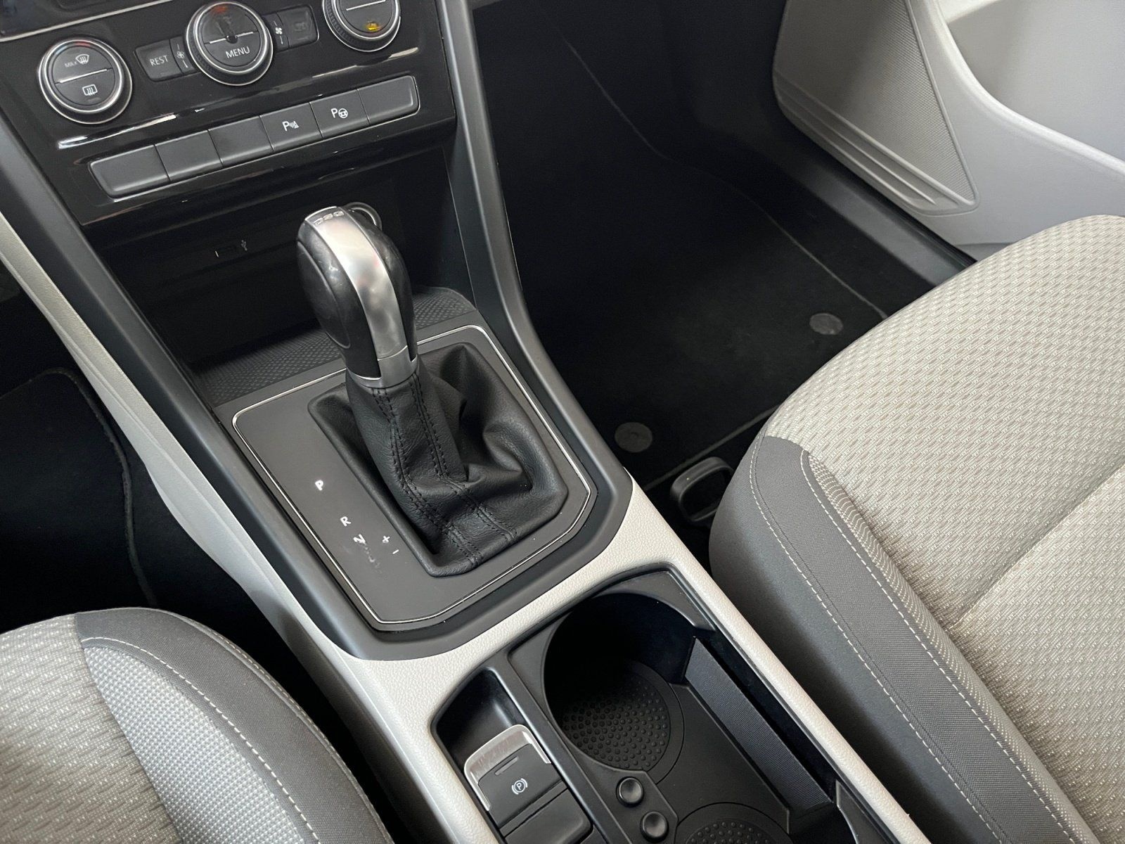 Volkswagen Touran Comfortline 2.0 TDI DSG Rückfahrkamera foto 9