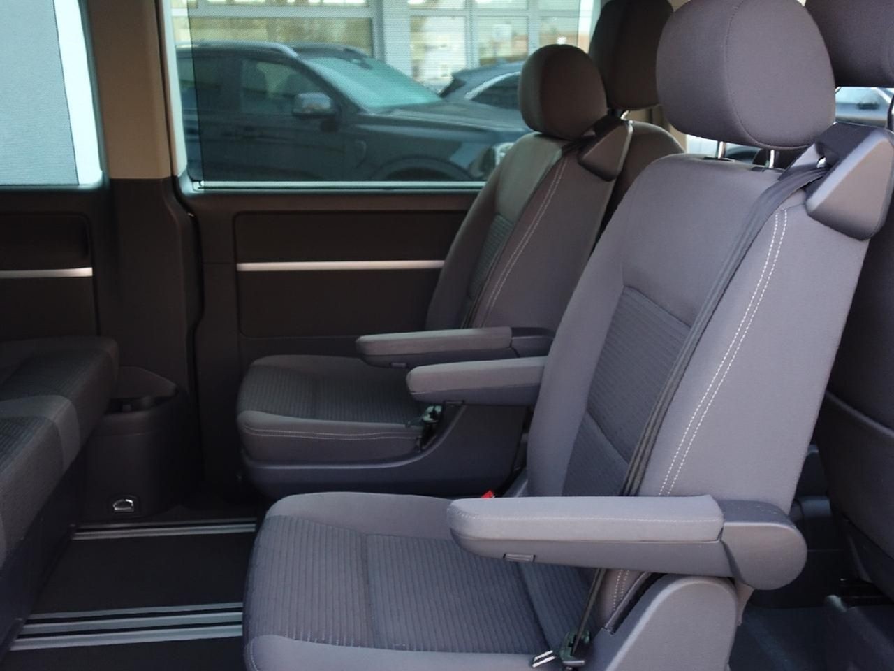 Volkswagen T5 Bus Multivan Comfortl AHK Autom NAVI el.Türen foto 15
