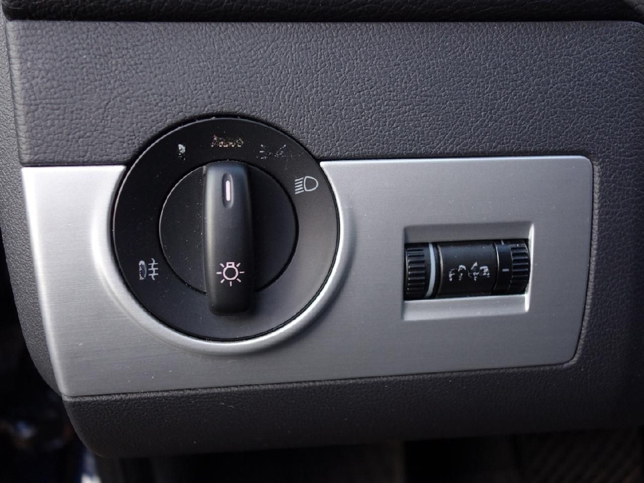 Volkswagen T5 Bus Multivan Comfortl AHK Autom NAVI el.Türen foto 24
