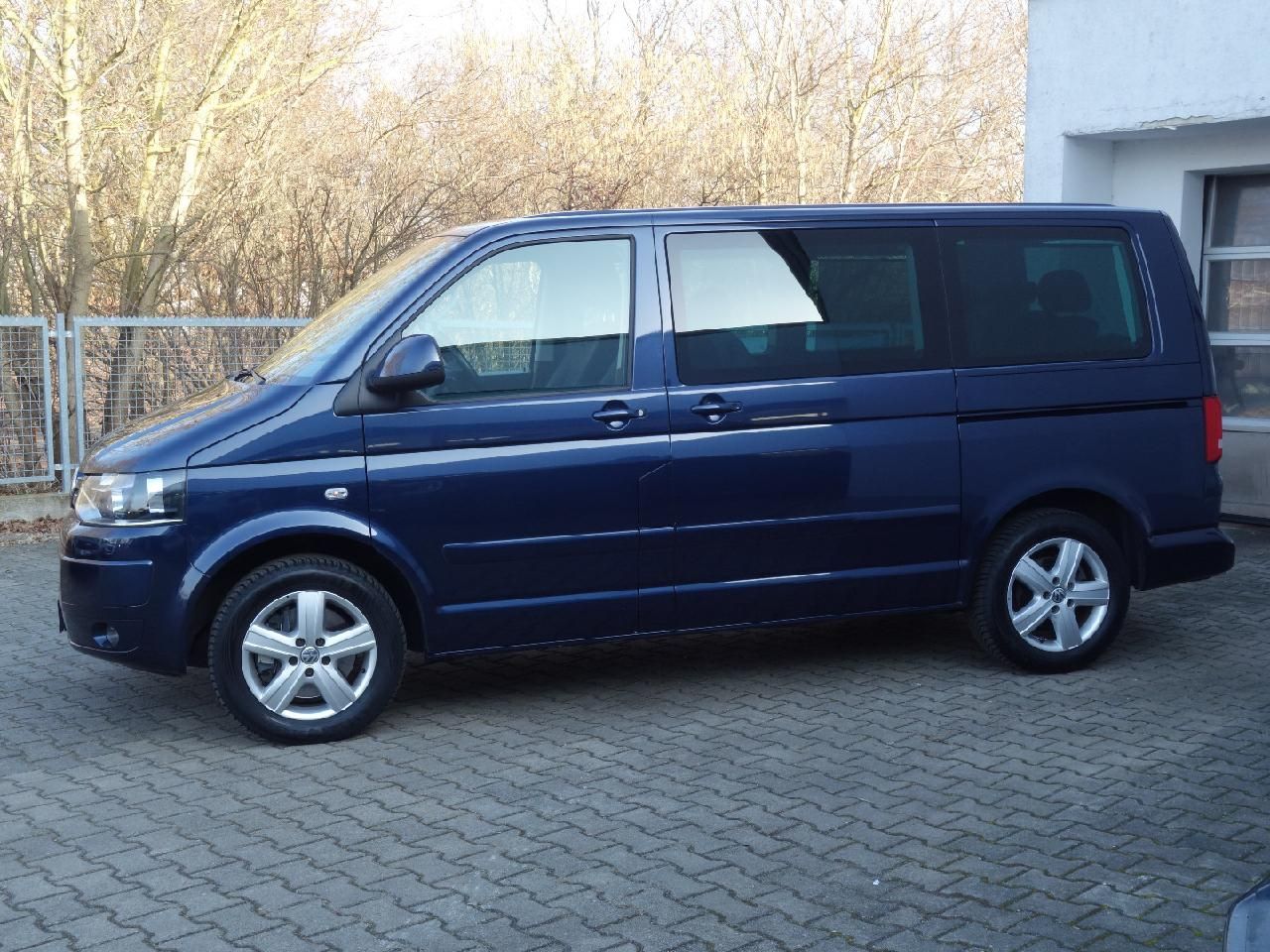 Volkswagen T5 Bus Multivan Comfortl AHK Autom NAVI el.Türen foto 4