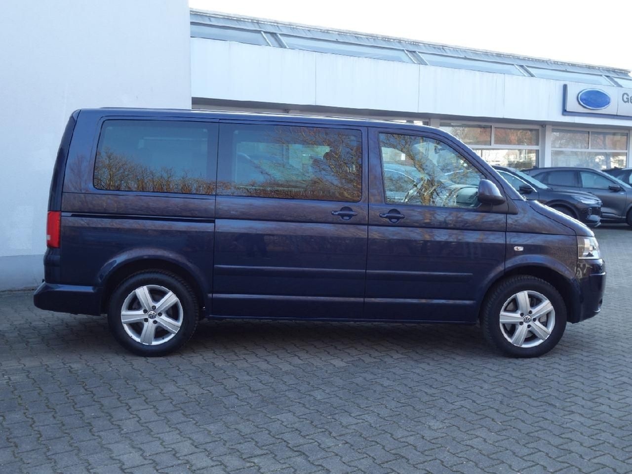 Volkswagen T5 Bus Multivan Comfortl AHK Autom NAVI el.Türen foto 8