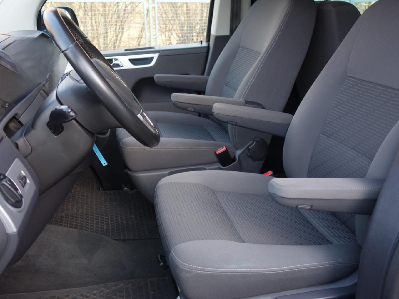 Volkswagen T5 Bus Multivan Comfortl AHK Autom NAVI el.Türen foto 10
