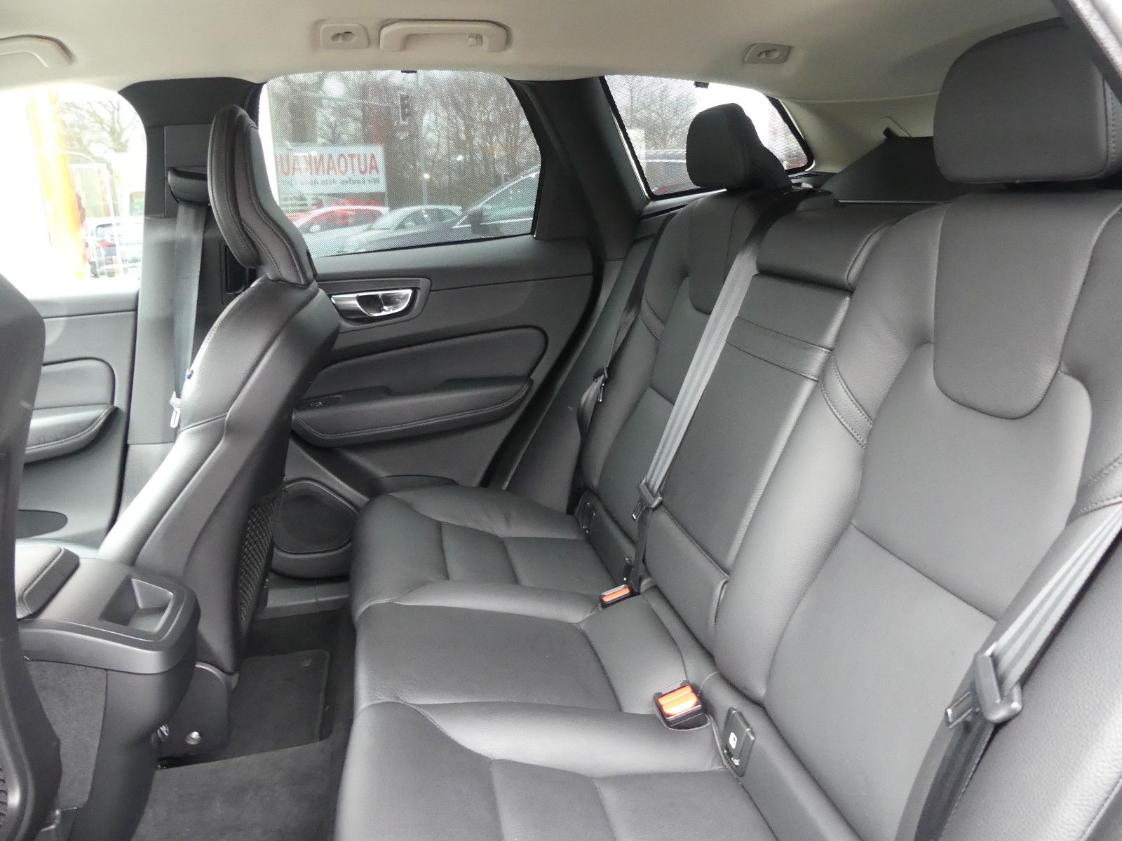 Volvo XC60 Momentum Pro 2WD Leder*Navi*SHZ foto 12