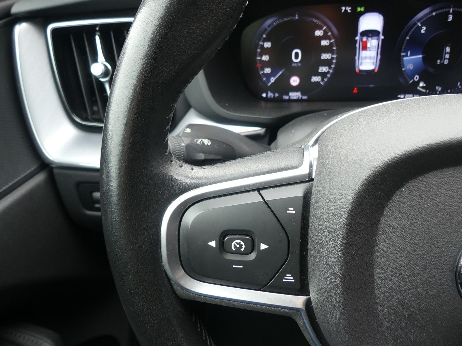 Volvo XC60 Momentum Pro 2WD Leder*Navi*SHZ foto 17