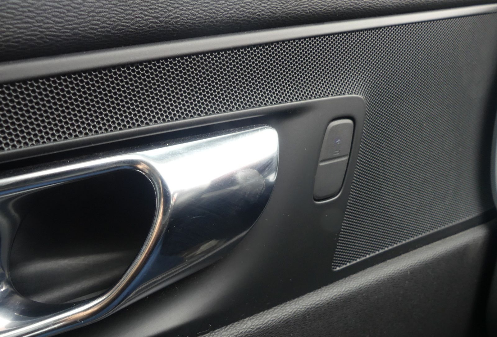 Volvo XC60 Momentum Pro 2WD Leder*Navi*SHZ foto 24