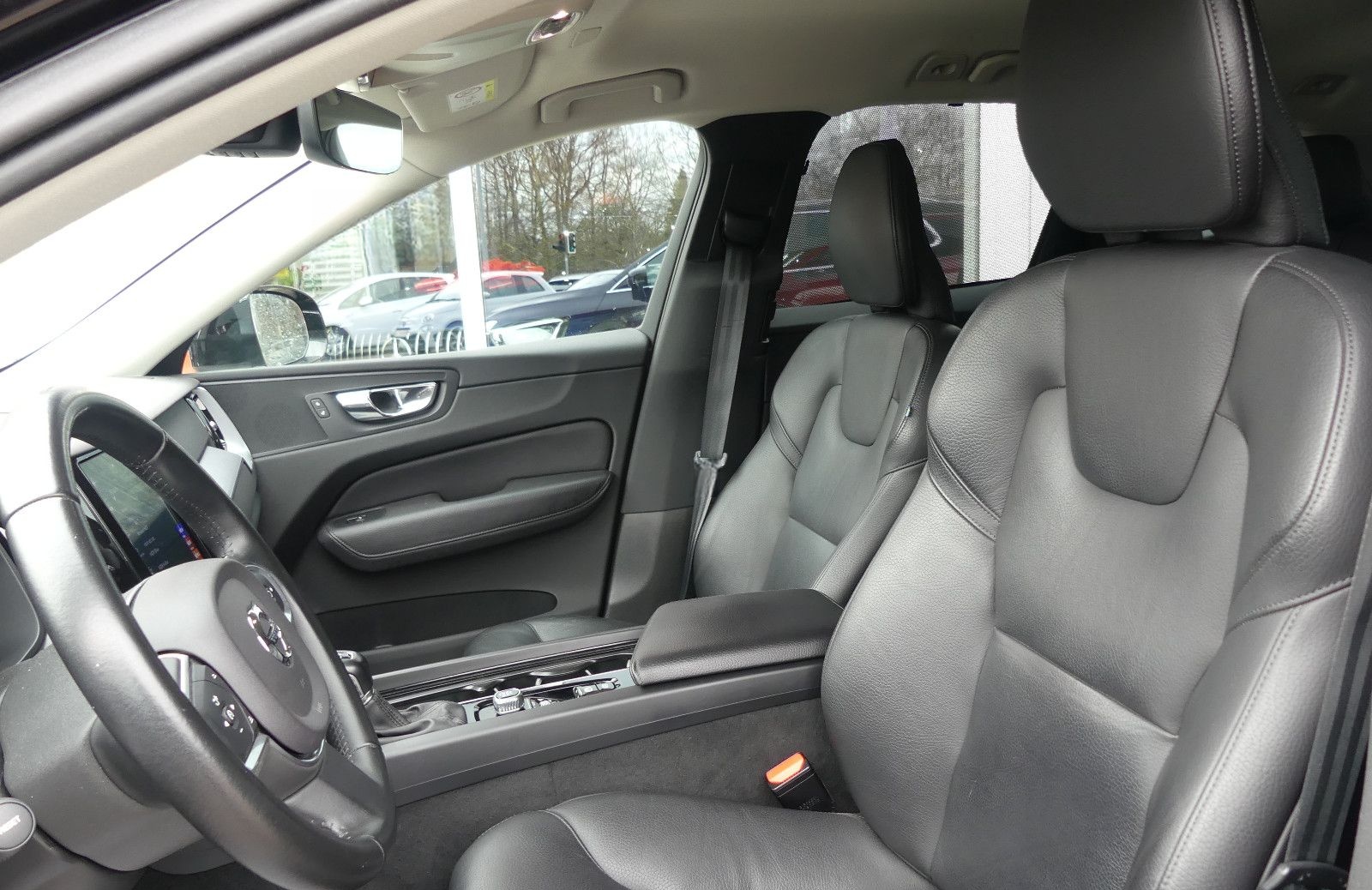 Volvo XC60 Momentum Pro 2WD Leder*Navi*SHZ foto 10