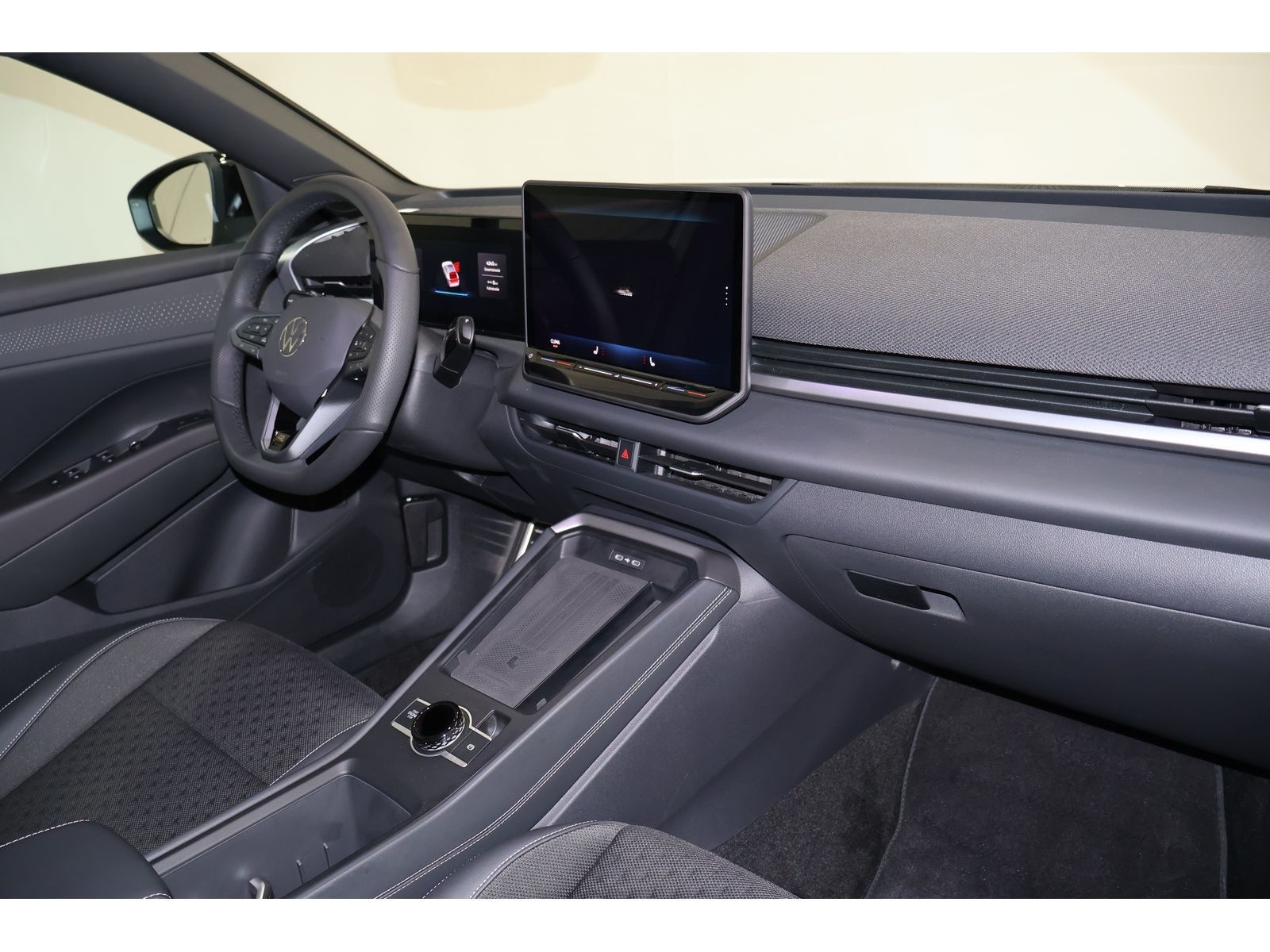 Volkswagen T-Roc 1.5 eTSI R-Line*SH*Digitalcockpit foto 15