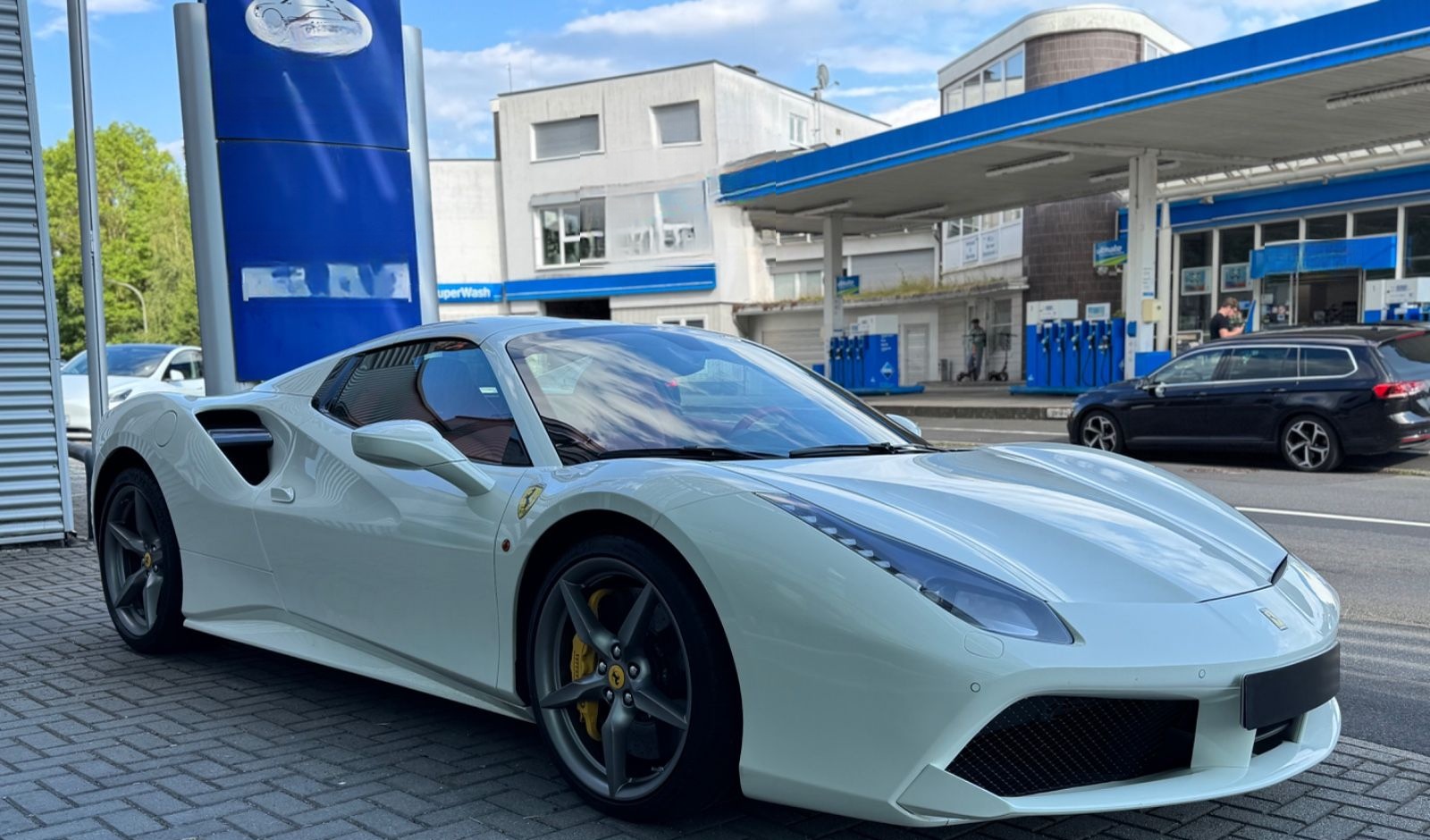 Ferrari 488 Spider Lift Carbon JBL SHZ Deutsches Fzg foto 2