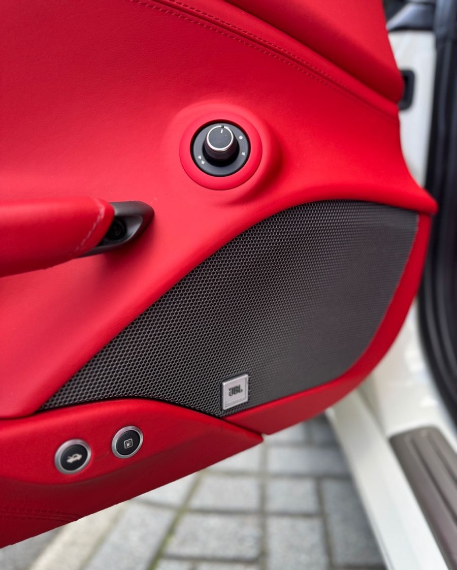 Ferrari 488 Spider Lift Carbon JBL SHZ Deutsches Fzg foto 14