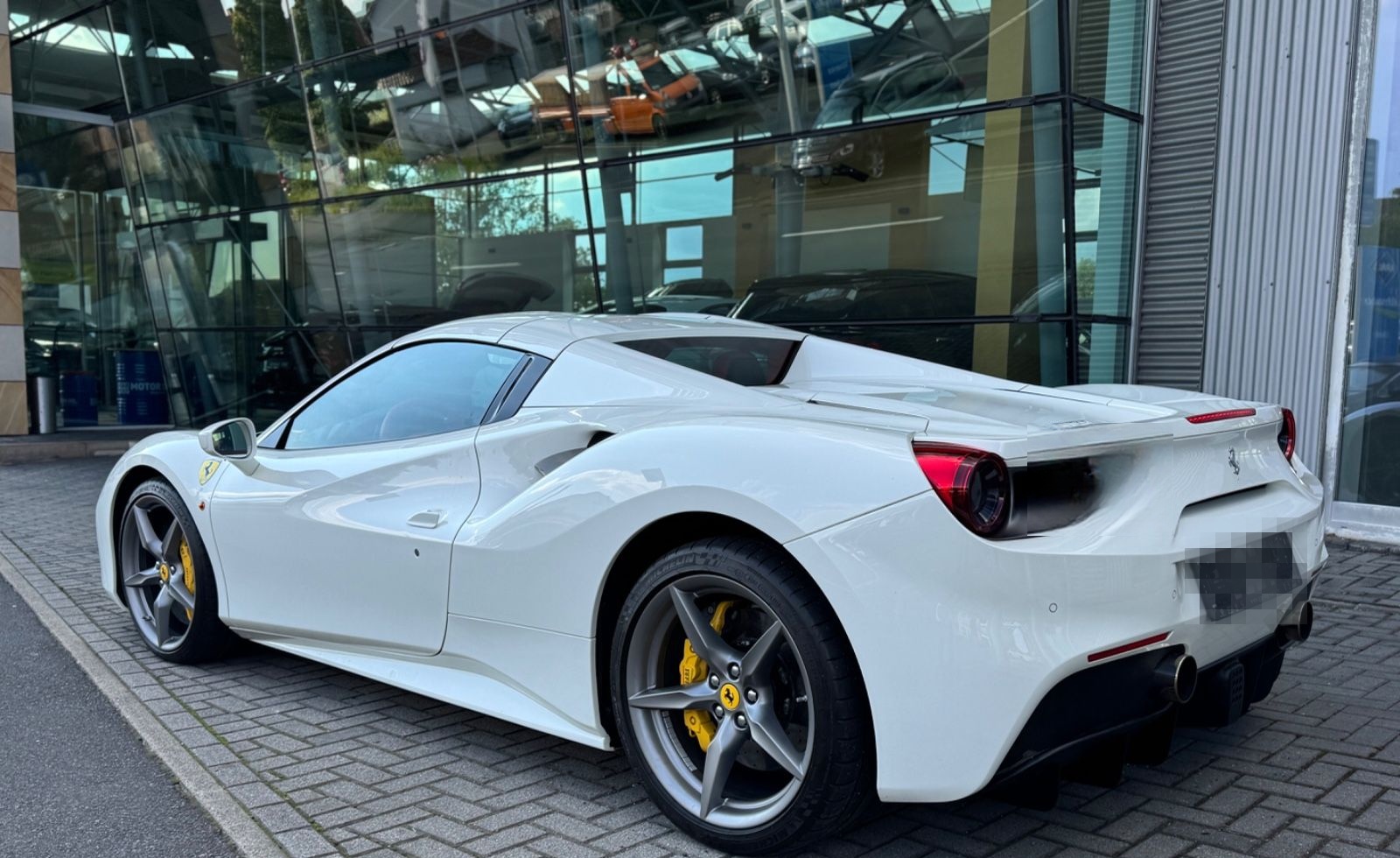 Ferrari 488 Spider Lift Carbon JBL SHZ Deutsches Fzg foto 3