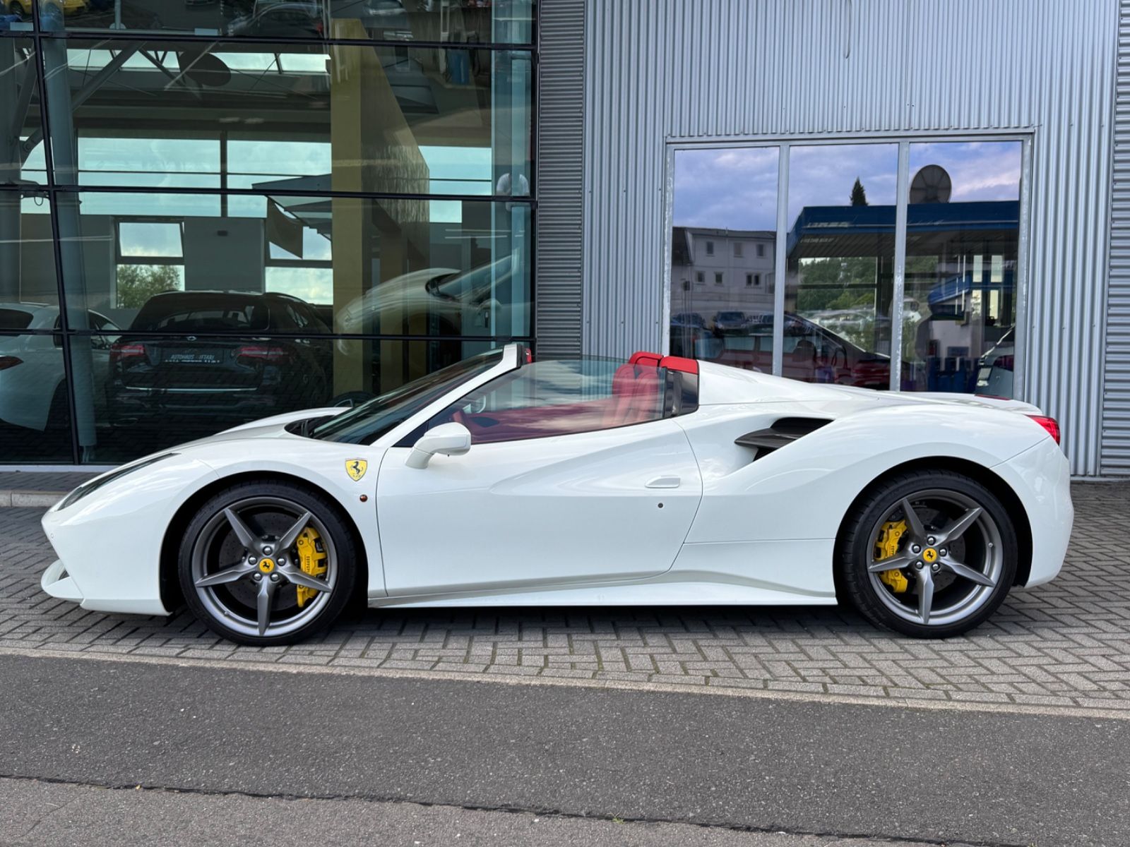 Ferrari 488 Spider Lift Carbon JBL SHZ Deutsches Fzg foto 5