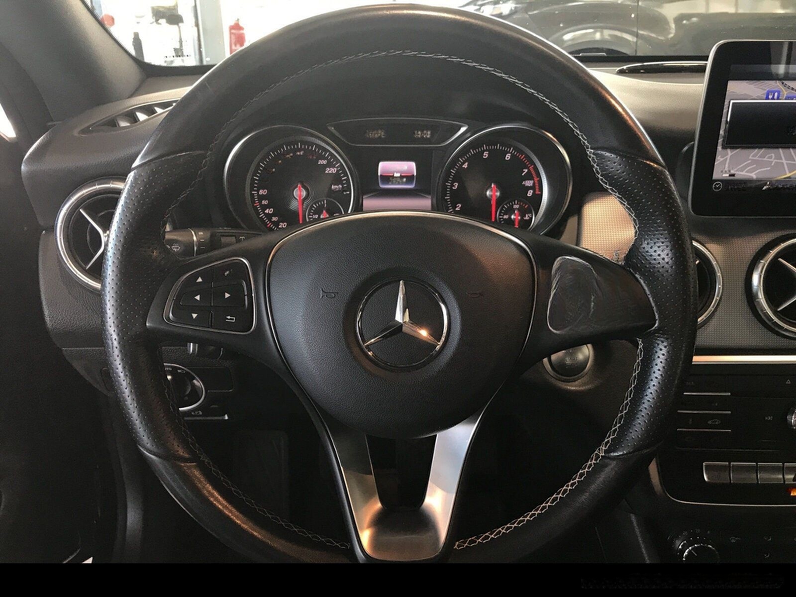 Mercedes-Benz CLA 200 Shooting Brake Urban AHK/LED/Navi/Klima foto 24